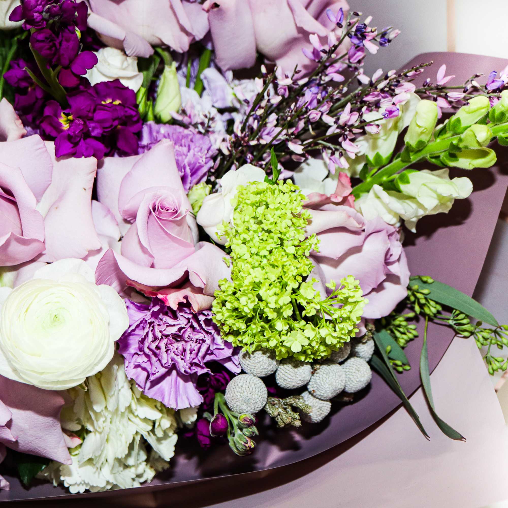 We feel in love with the lavender shades of this bouquet.  We feel in love with the lavender shades of this bouquet.