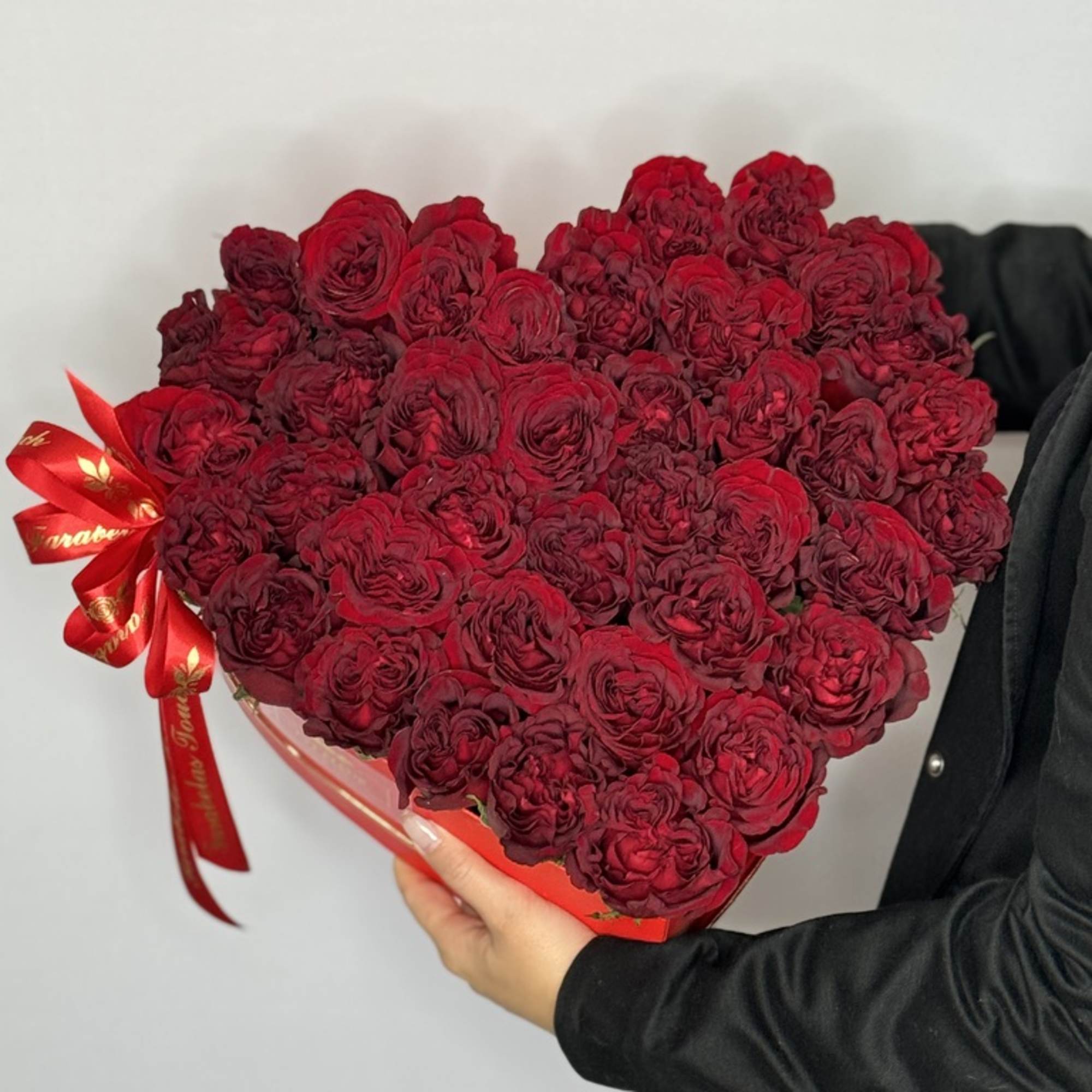 My oh, my! What red roses do to one&#039;s eyes. Show the