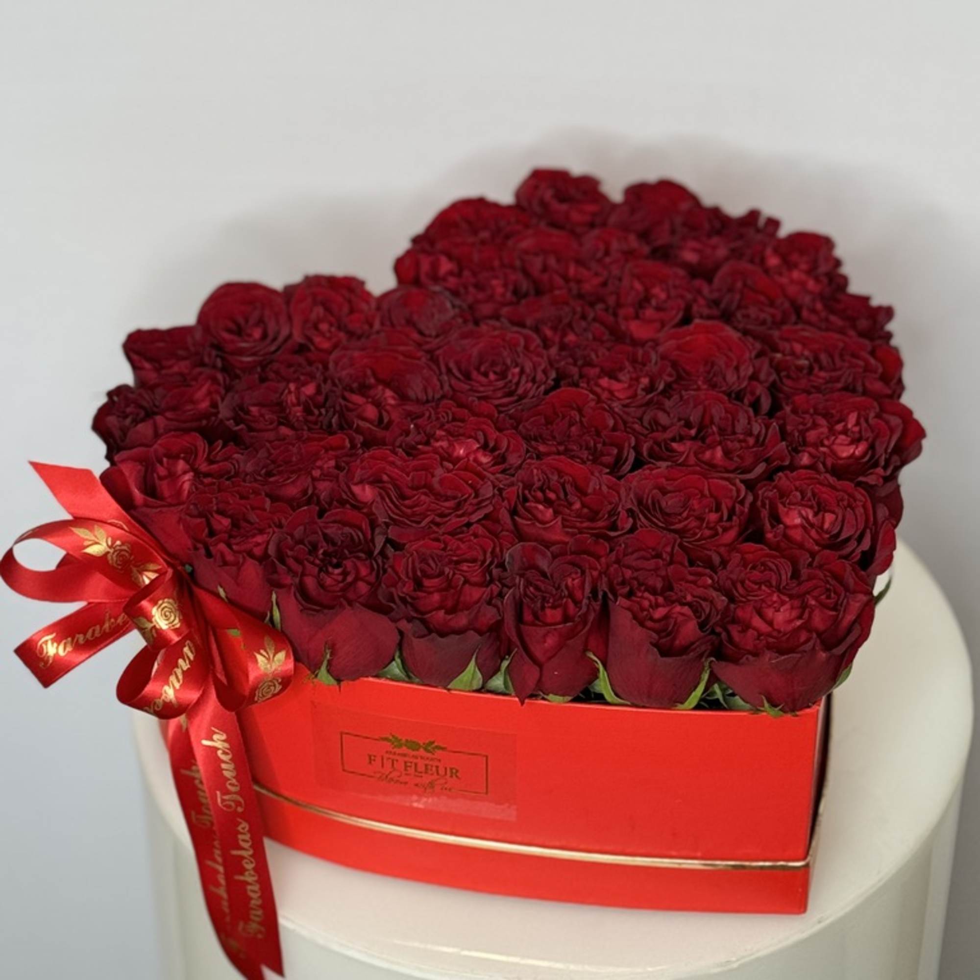 My oh, my! What red roses do to one&#039;s eyes. Show the