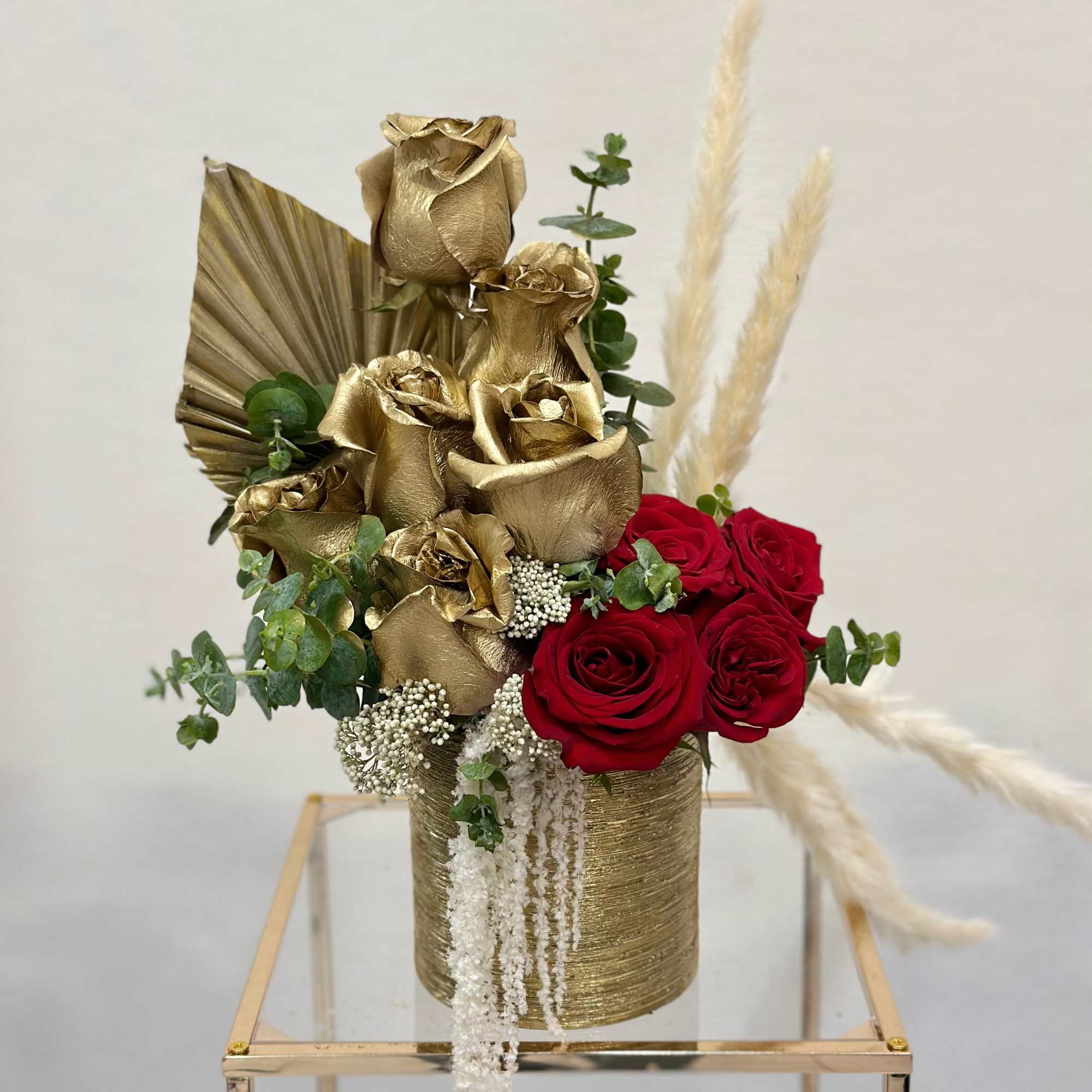 Introducing a stunning arrangement that&#039;s sure to turn heads: a mix of