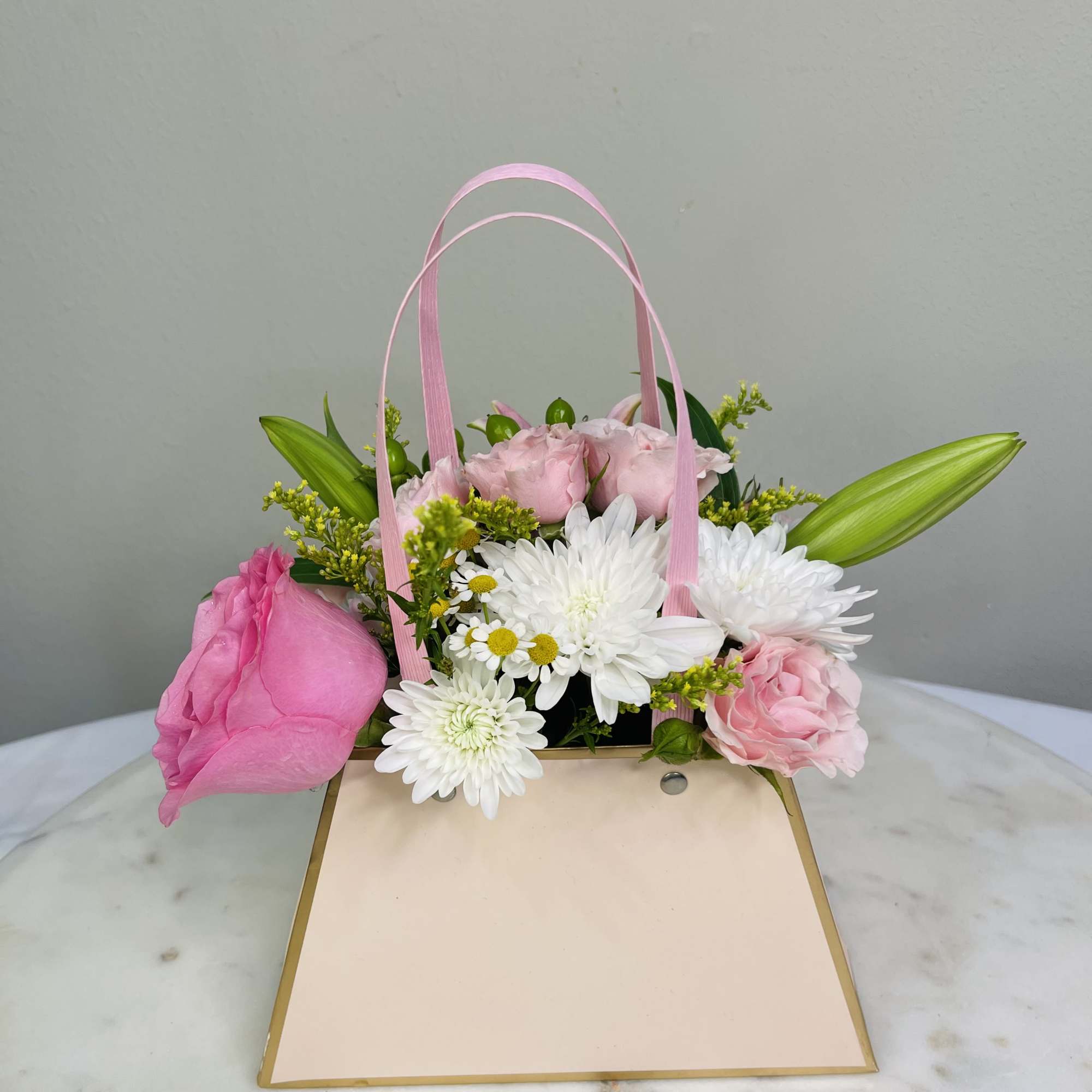 The perfect blend of elegance and charm in a delightful soft pink The perfect blend of elegance and charm in a delightful soft pink