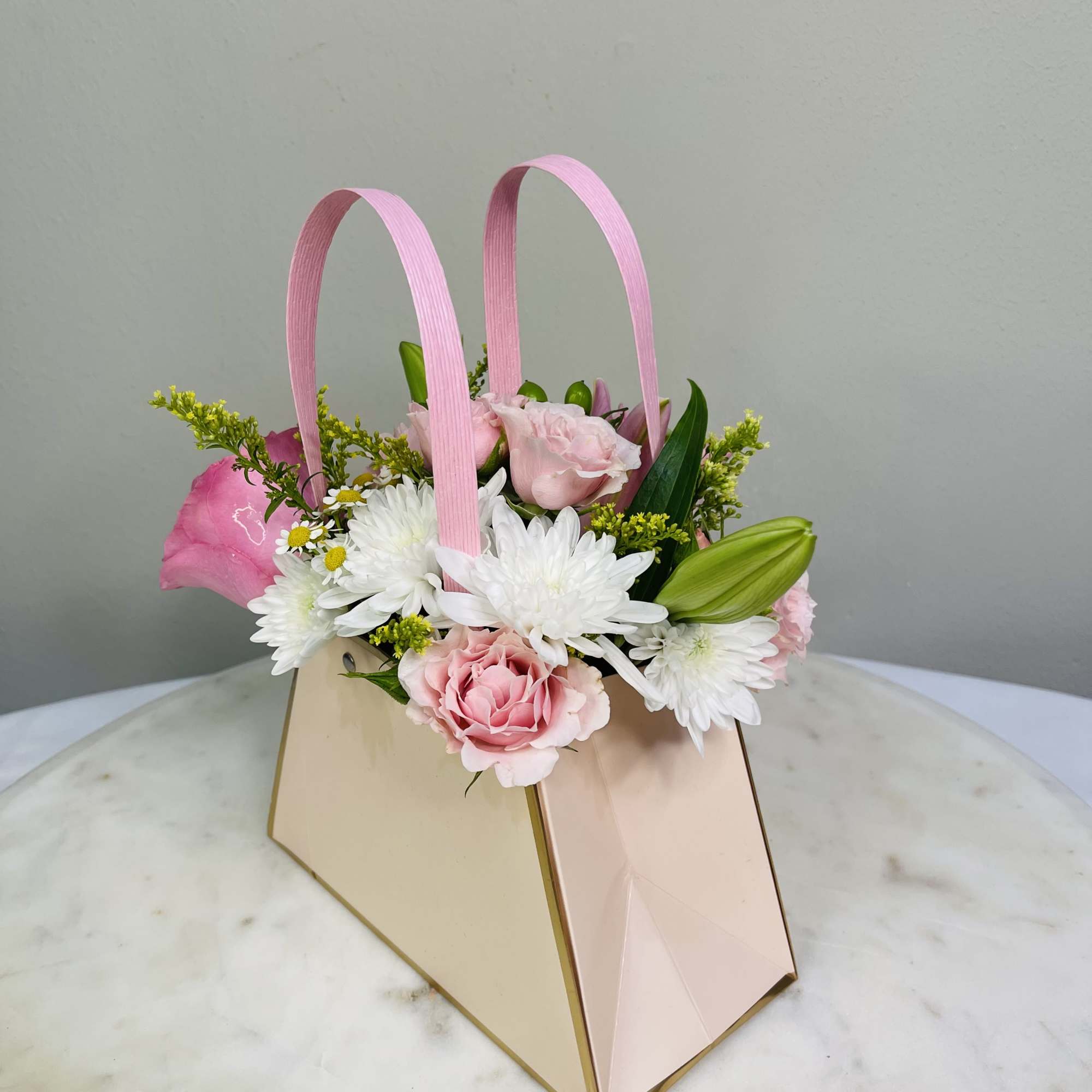 The perfect blend of elegance and charm in a delightful soft pink The perfect blend of elegance and charm in a delightful soft pink
