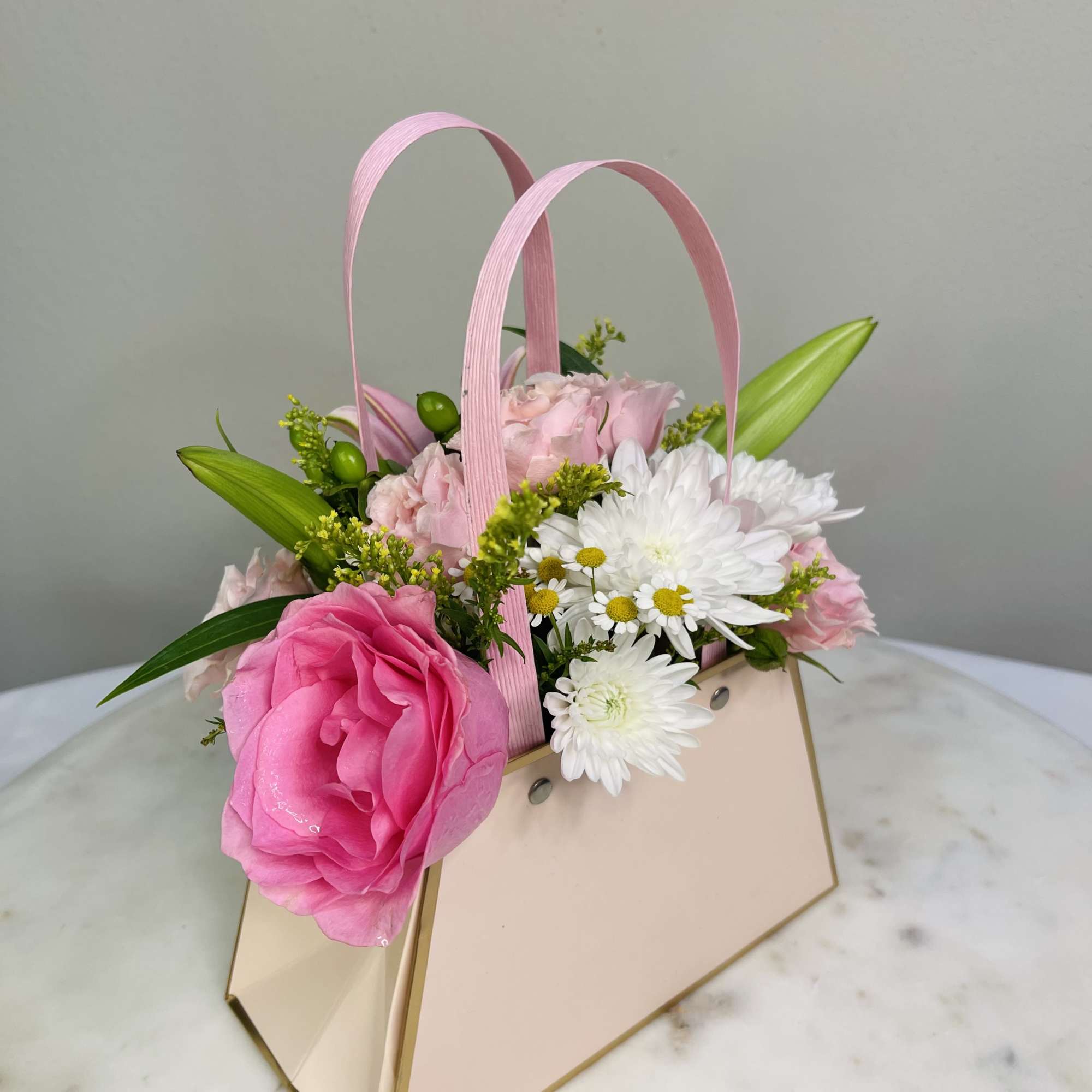 The perfect blend of elegance and charm in a delightful soft pink The perfect blend of elegance and charm in a delightful soft pink