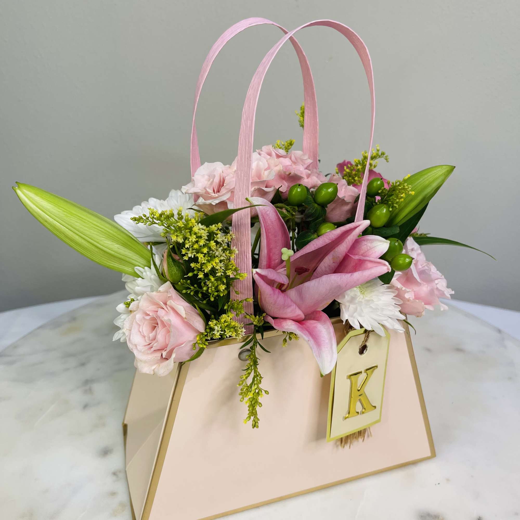 The perfect blend of elegance and charm in a delightful soft pink The perfect blend of elegance and charm in a delightful soft pink