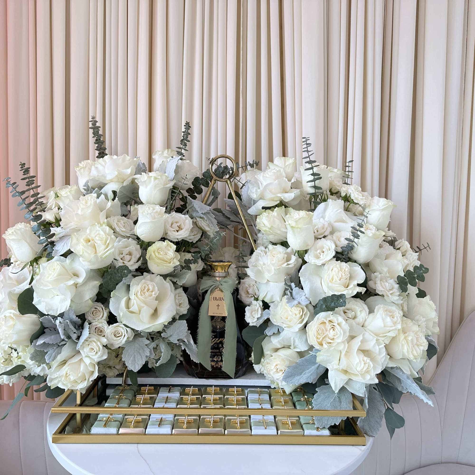 !!! Chocolates and alcohol not included, but can be provided by customer!!!
Mark