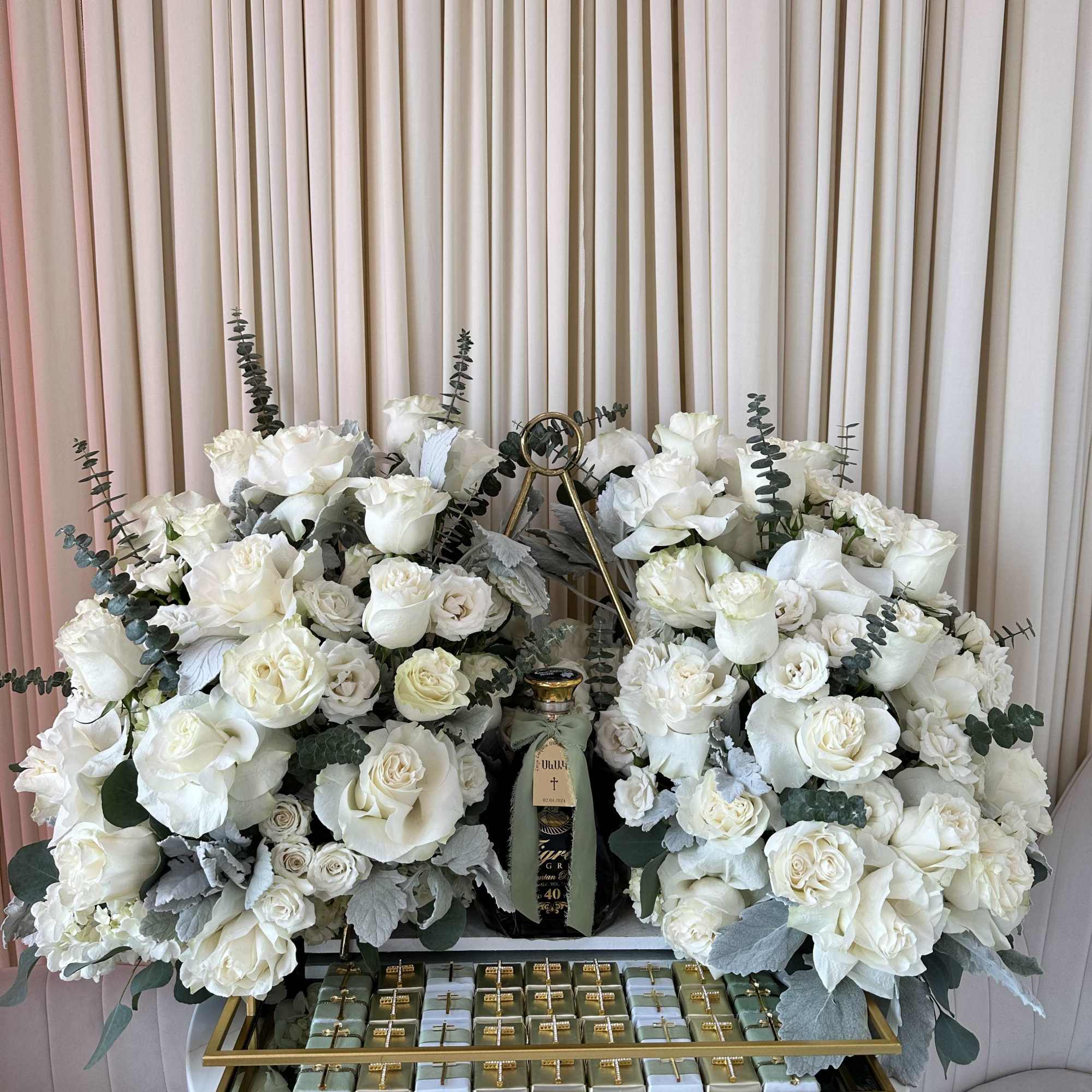 !!! Chocolates and alcohol not included, but can be provided by customer!!!
Mark