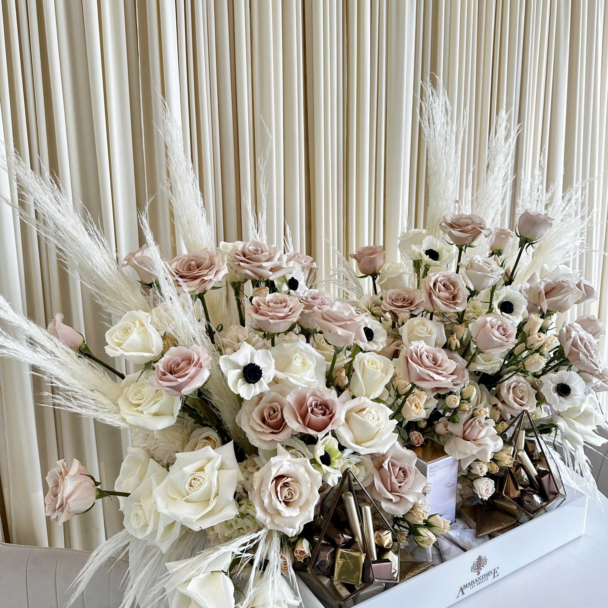 !!! Gift and chocolates not included but can be provided by customer!!!
Indulge