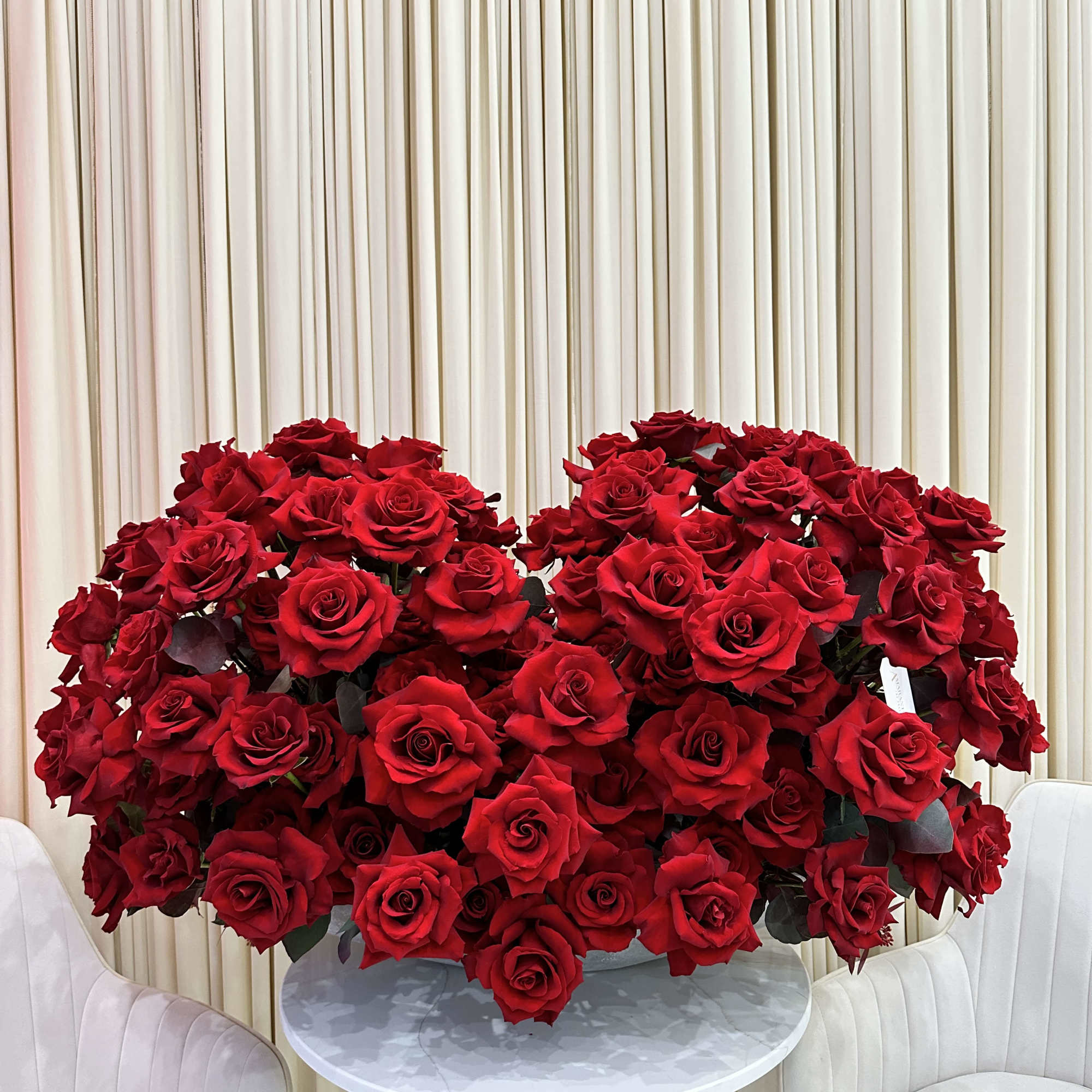 Make a bold declaration of your love with this magnificent heart-shaped arrangement