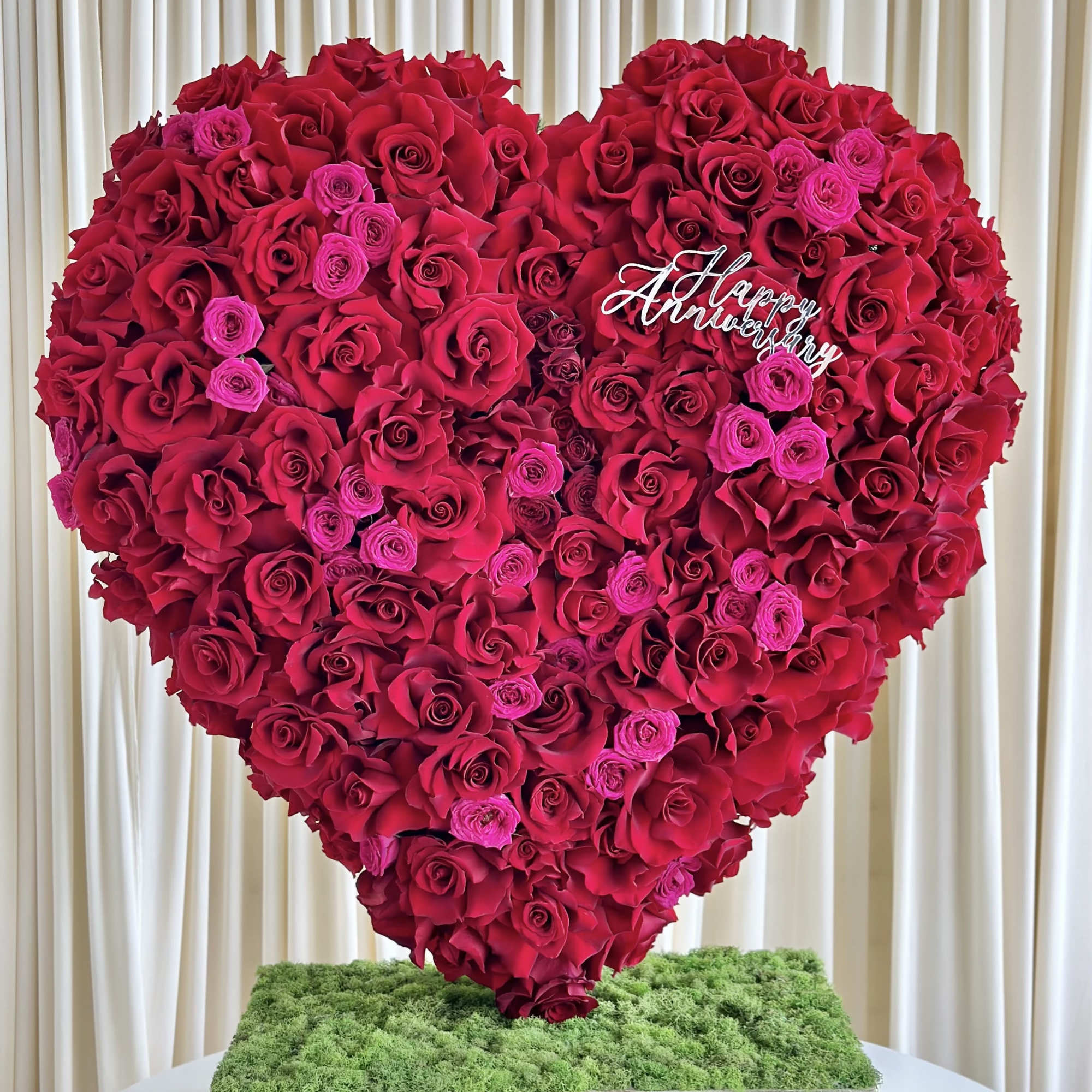 !!! Happy Anniversary not included!!!
Ignite the flames of love with our &quot;Romantic