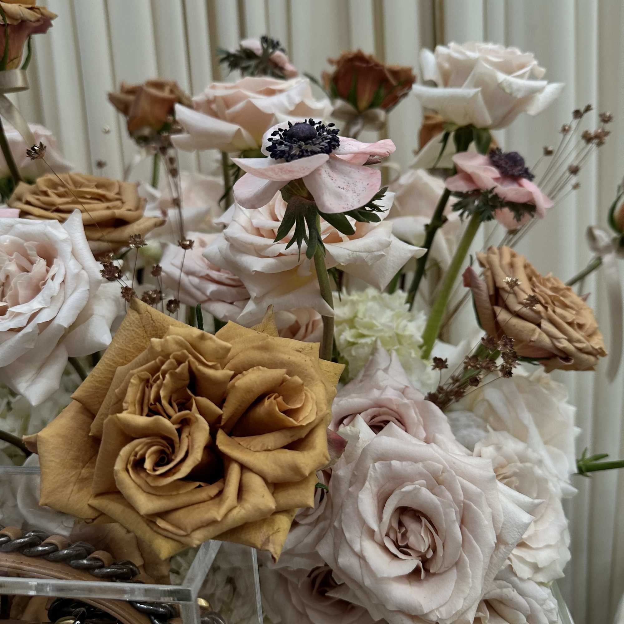 Gifts in tray ar not included, but can be provided by customer!!!
Mark