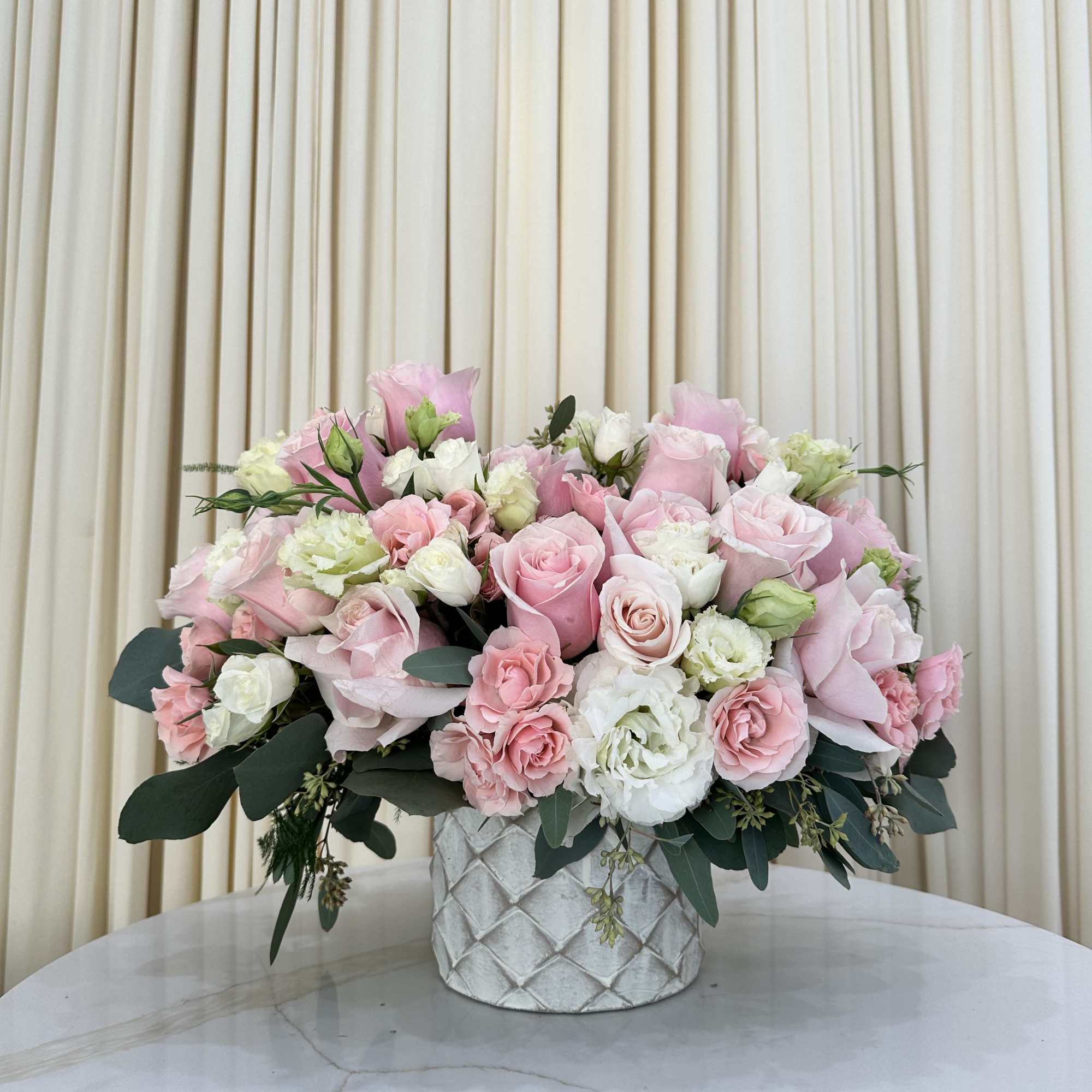The epitome of elegance, this arrangement showcases a timeless combination of soft