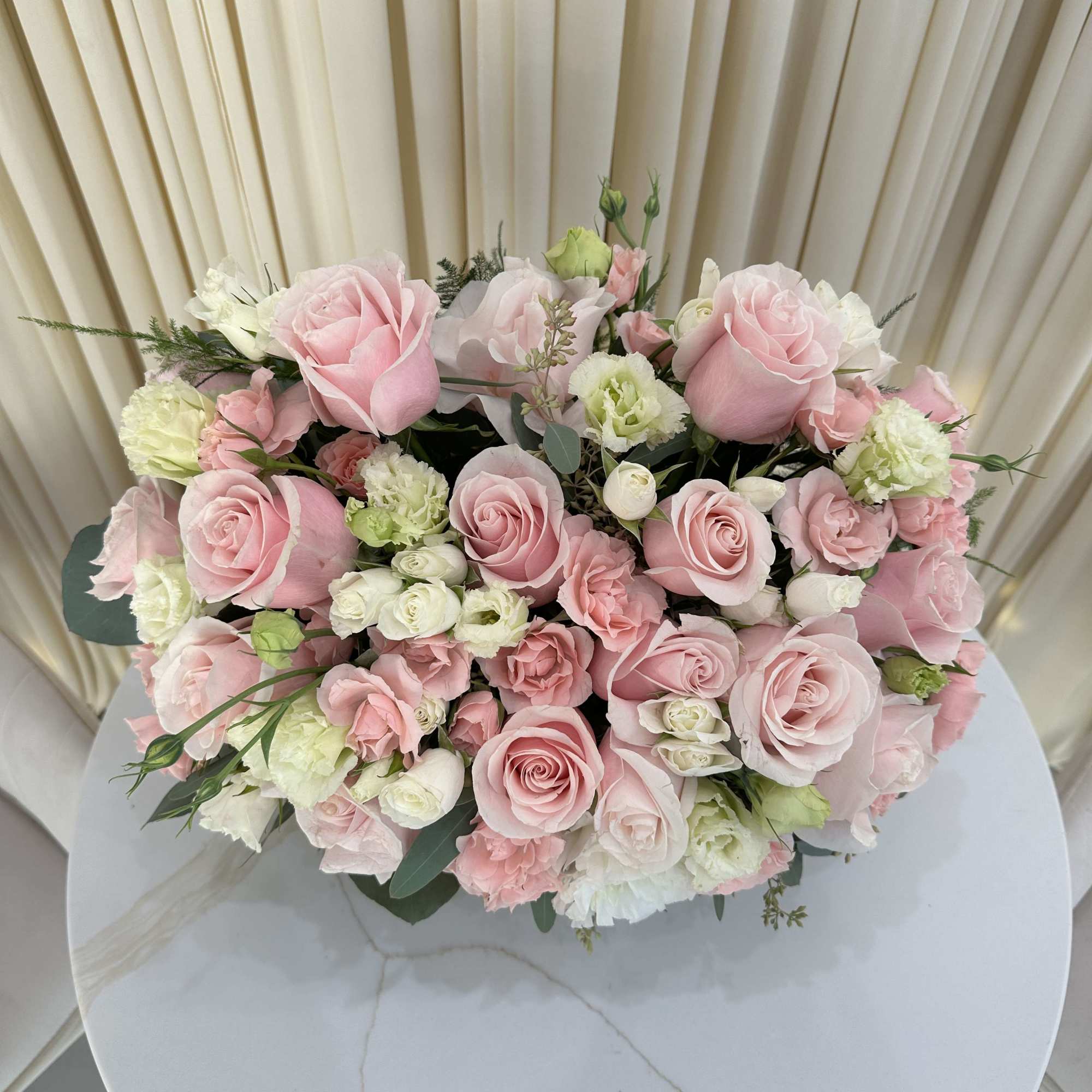 The epitome of elegance, this arrangement showcases a timeless combination of soft
