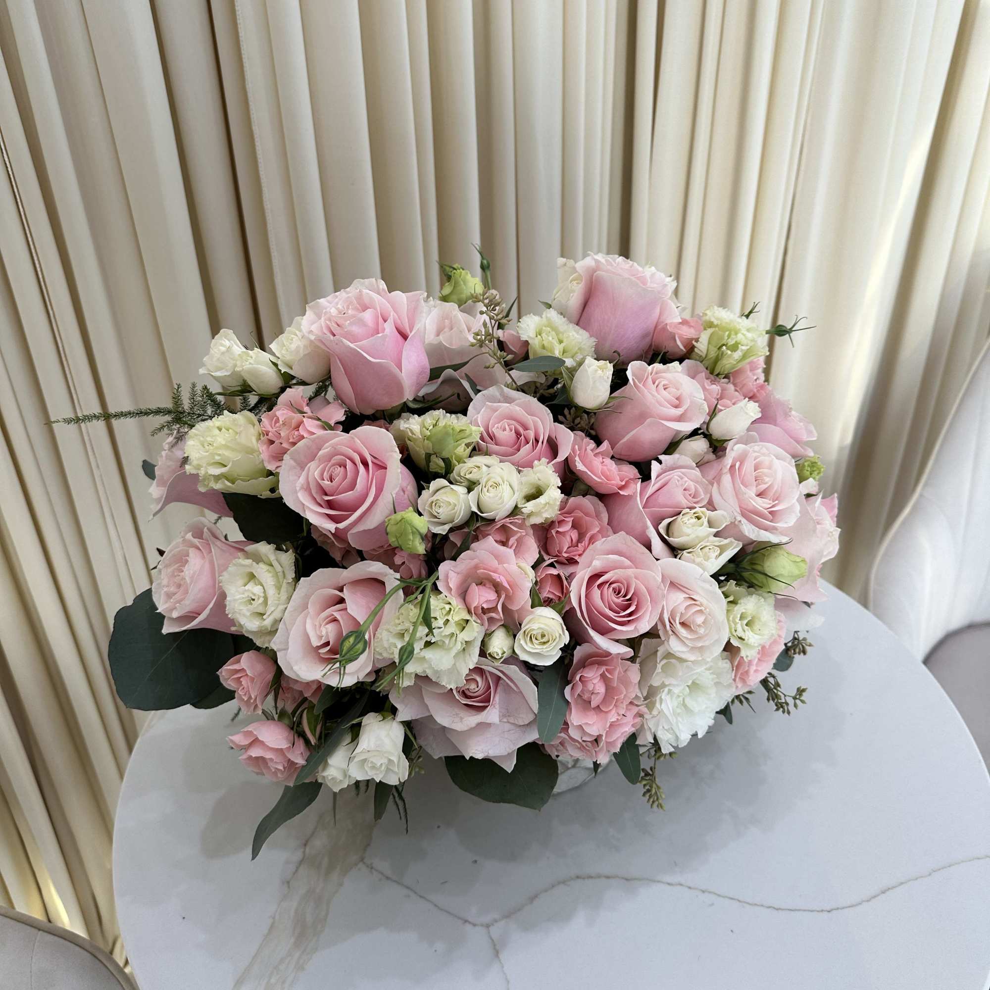The epitome of elegance, this arrangement showcases a timeless combination of soft