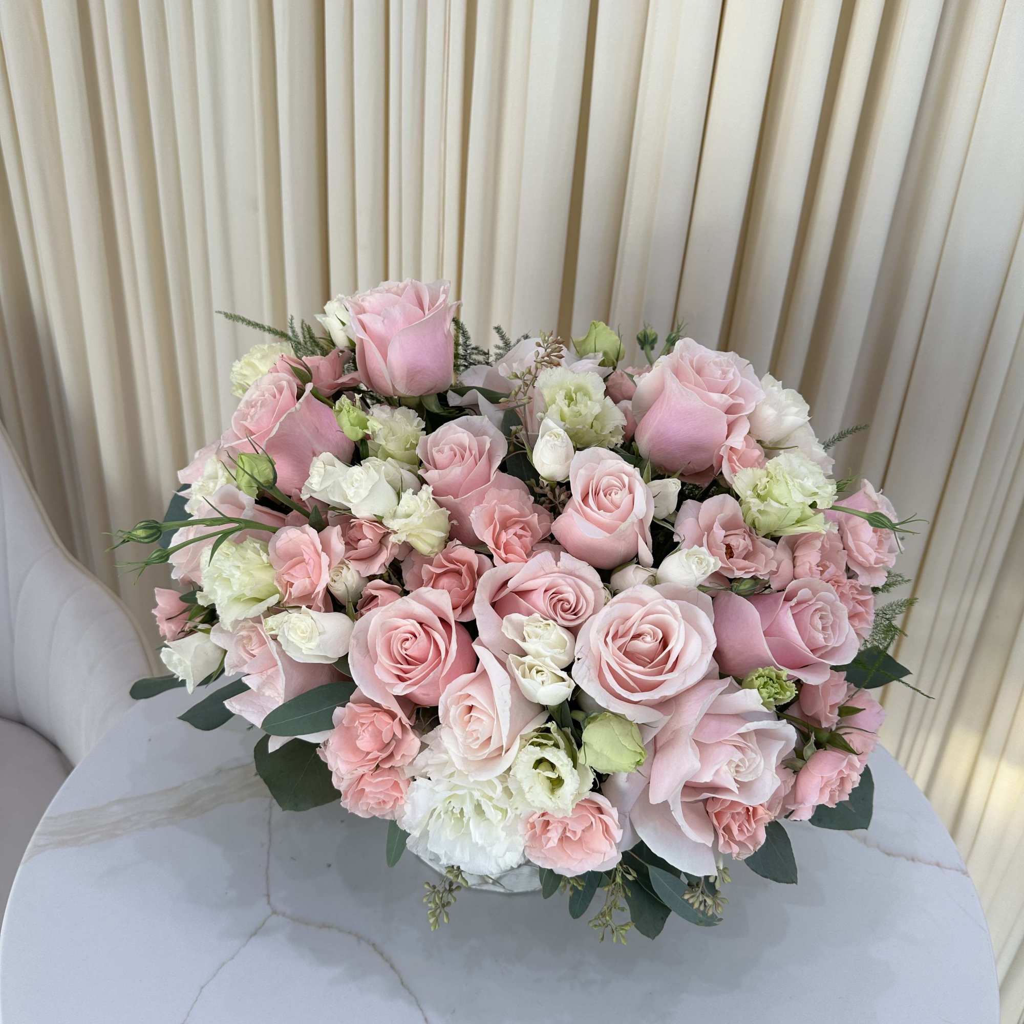 The epitome of elegance, this arrangement showcases a timeless combination of soft
