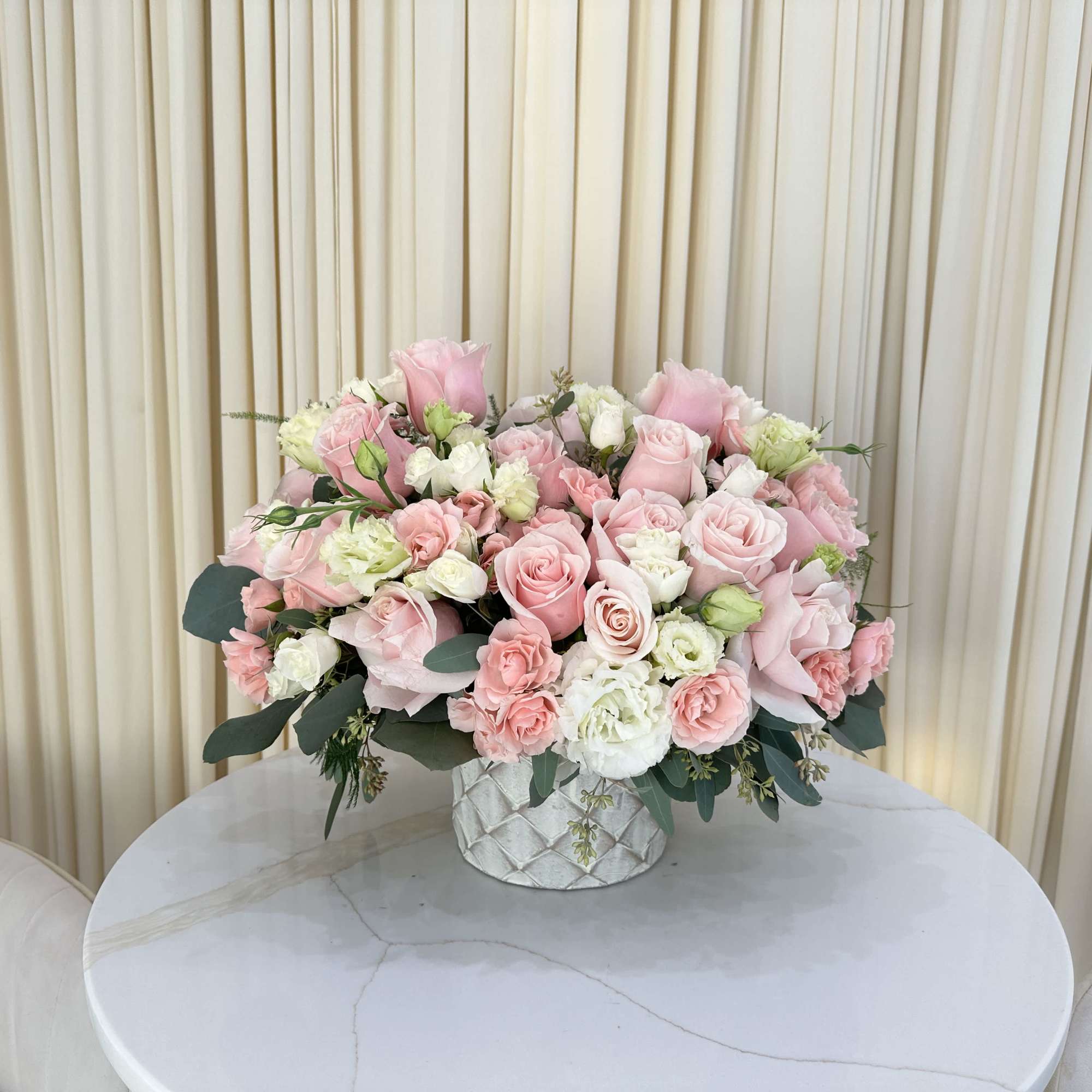 The epitome of elegance, this arrangement showcases a timeless combination of soft