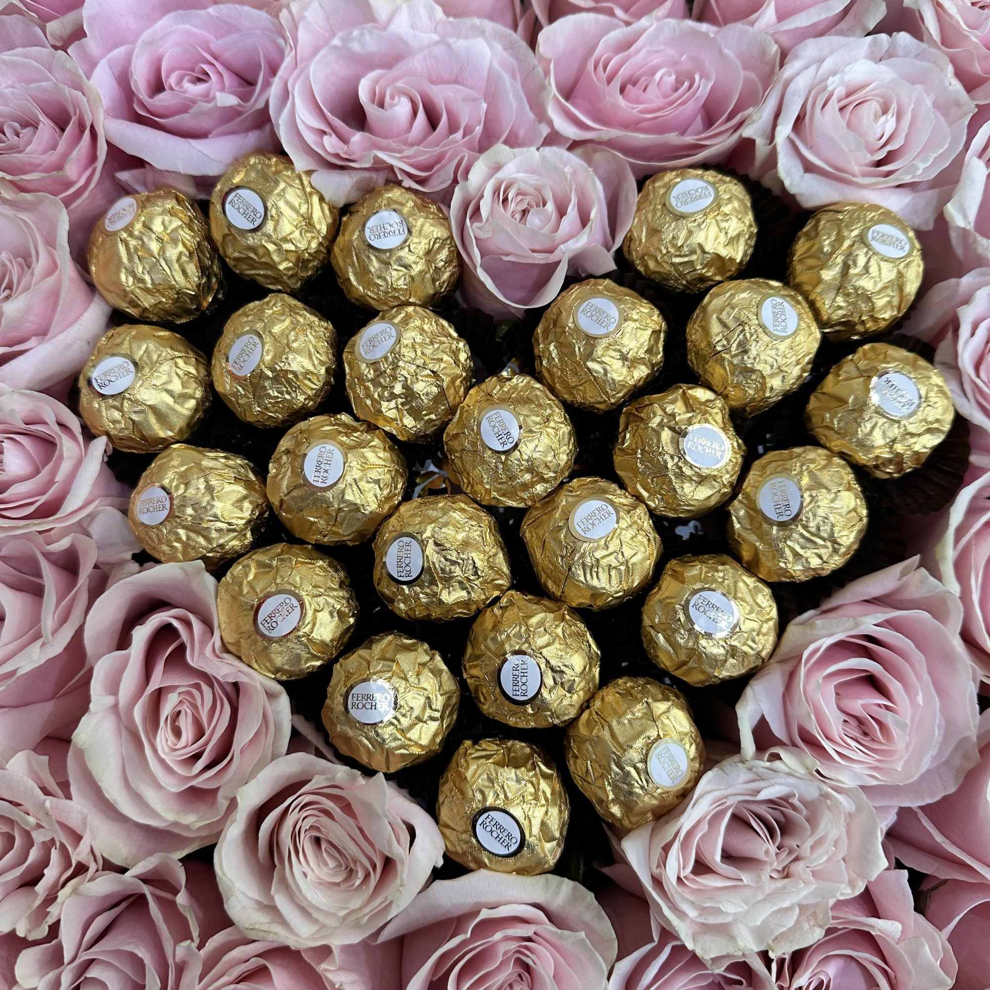  Surprise your sweetheart with this delightful combination of delicate pink roses