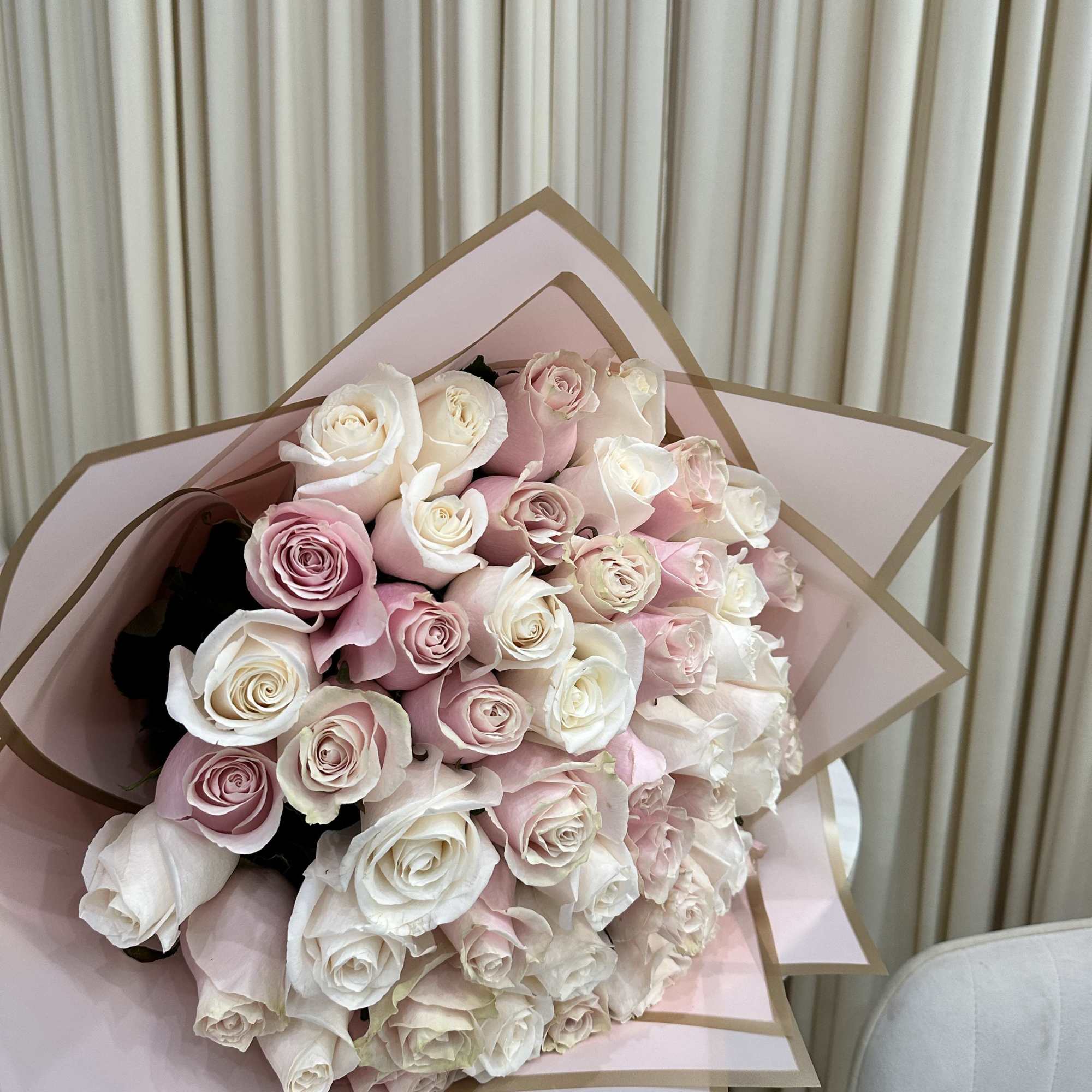 Express your love in full bloom with this delightful bouquet. Featuring 25