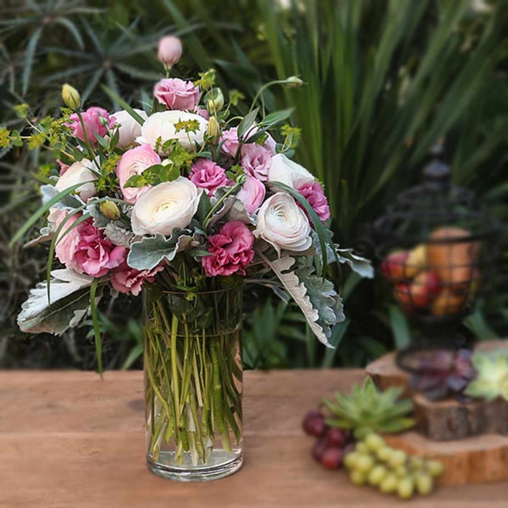 [ Height: 18&#039;&#039; - 19&#039;&#039; | Diameter: 11&#039;&#039; - 12&#039;&#039; ]
Airy and