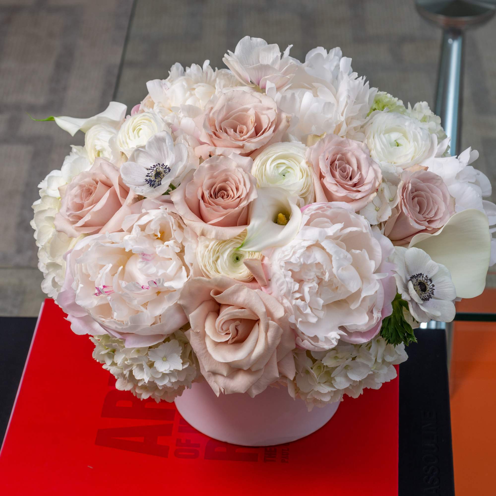 Soft and feminine, this soft, blushing palette consist of roses, peony, hydrangea Soft and feminine, this soft, blushing palette consist of roses, peony, hydrangea