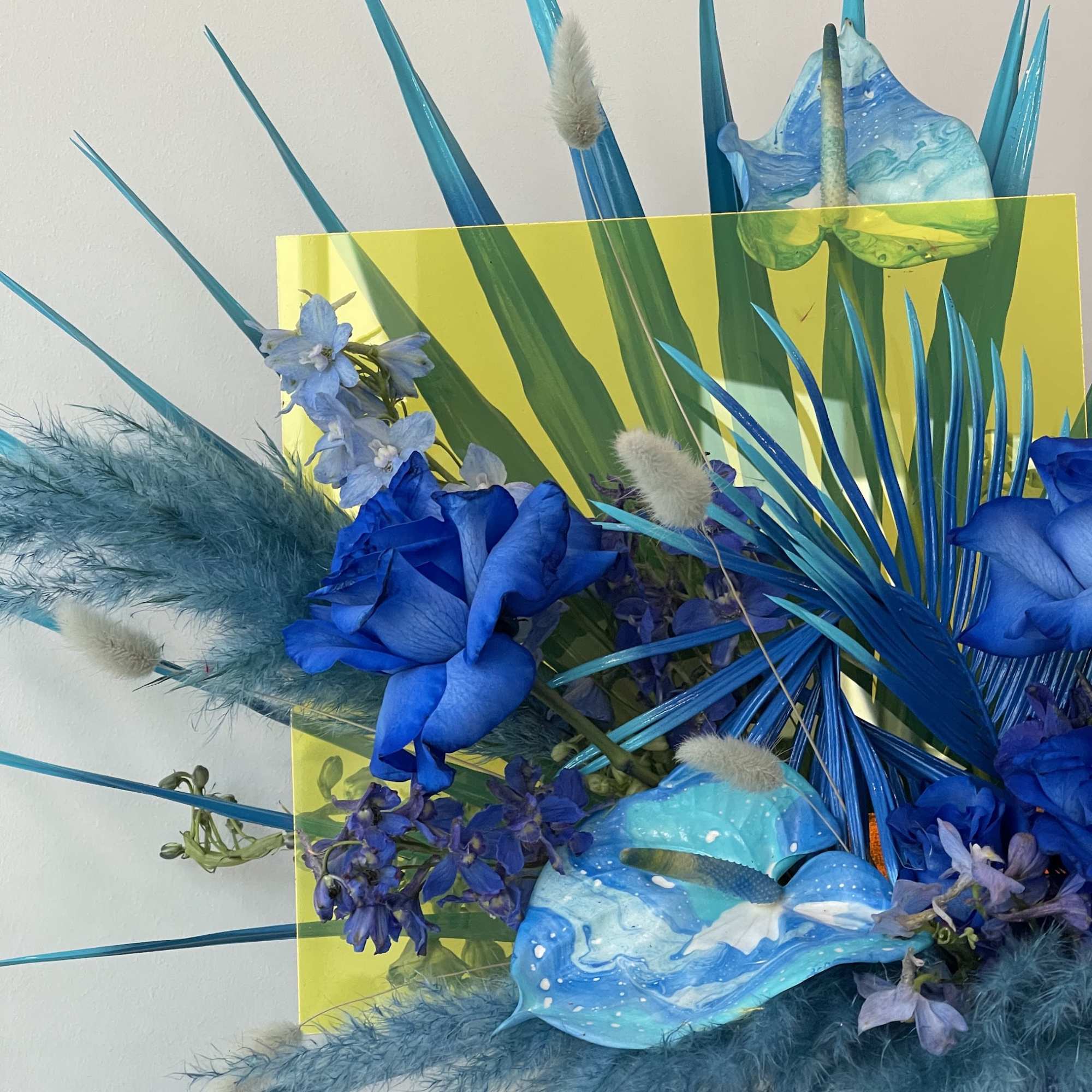 - Monochromatic blue blooms
- Crisp white spray-painted leaves for contrast
- Elegant, fresh