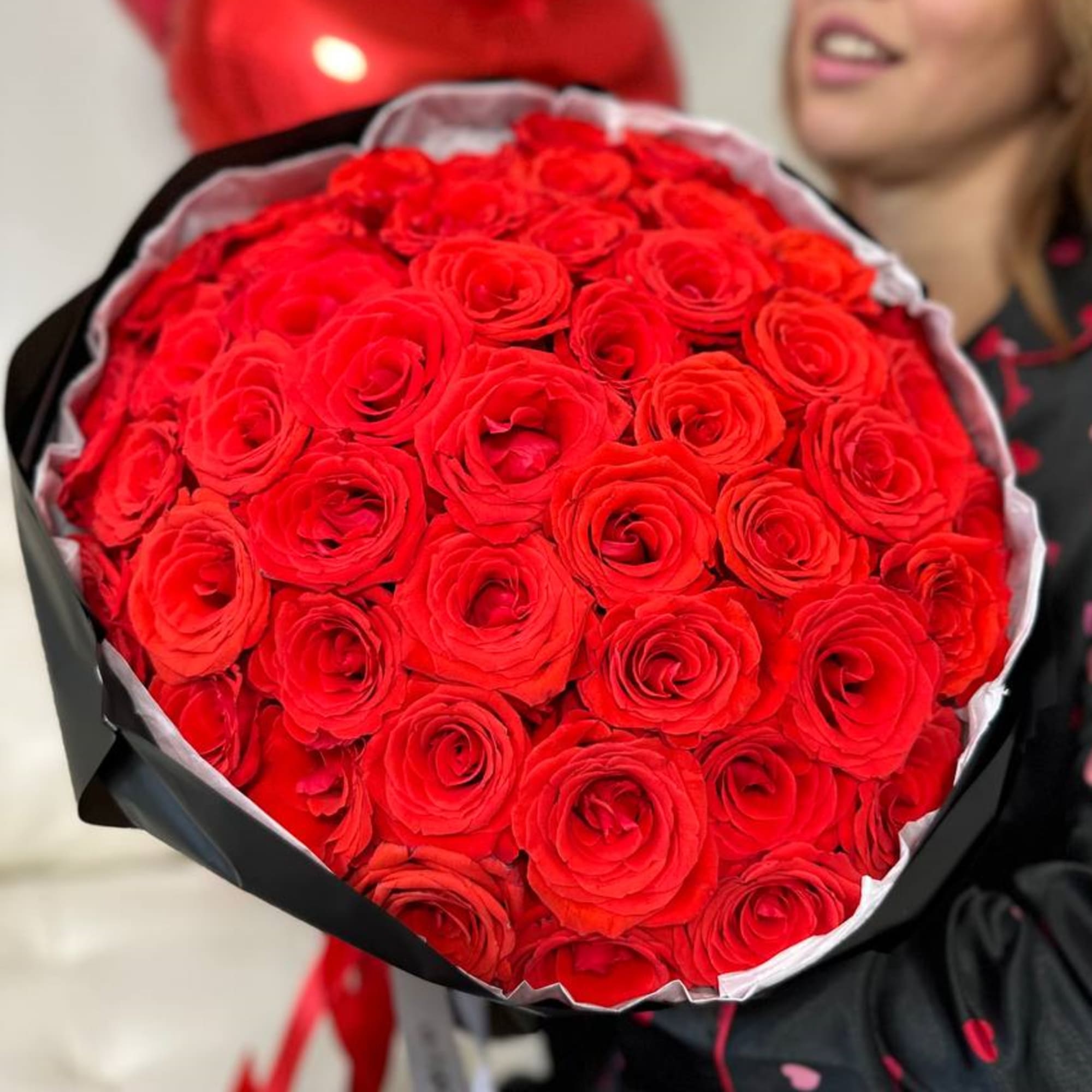 Gorgeous red roses in a black wrap
Standard - 48-50 roses 
Deluxe - Gorgeous red roses in a black wrap
Standard - 48-50 roses 
Deluxe -