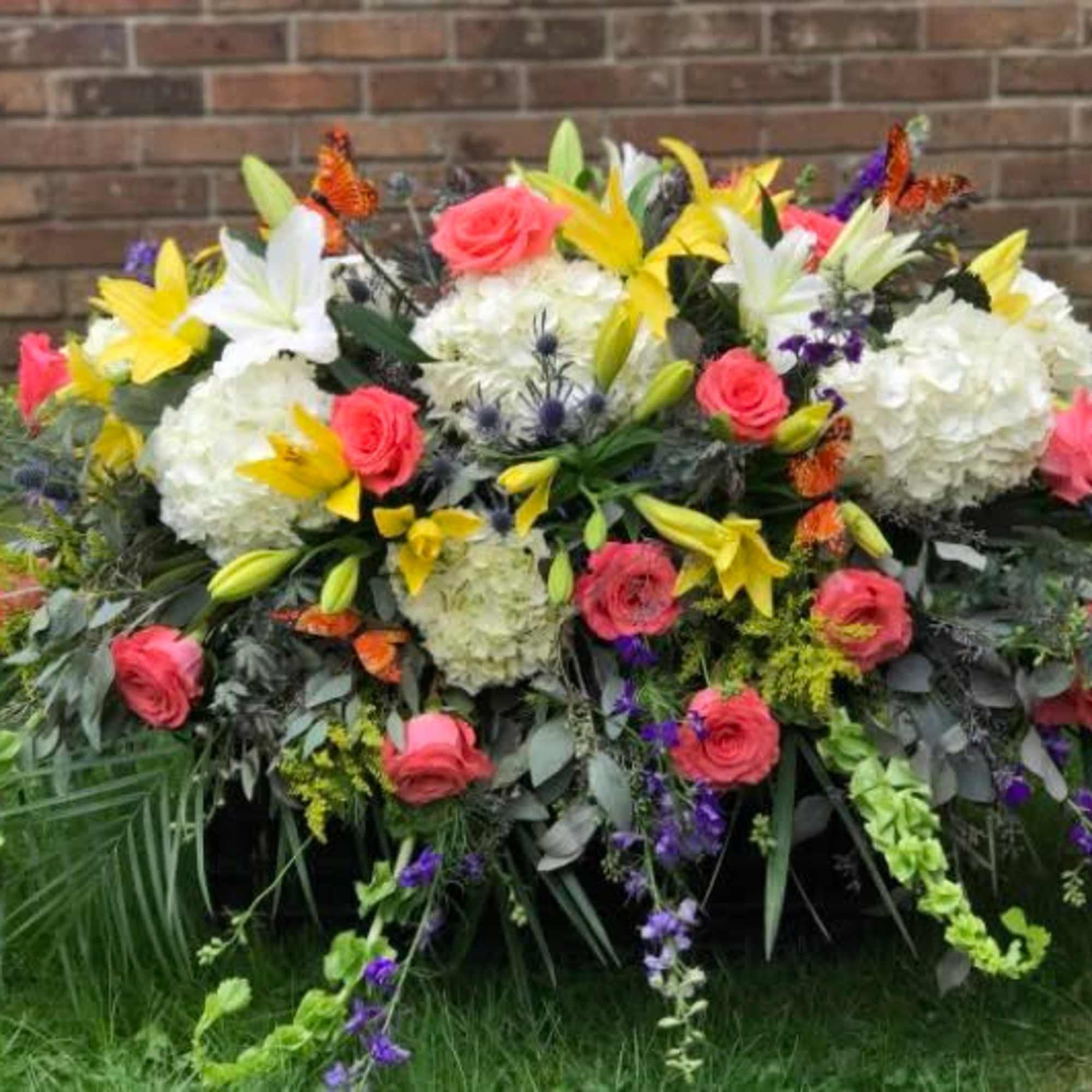 A beautiful display to remember a loved one...
Please note sentiment to be A beautiful display to remember a loved one...
Please note sentiment to be