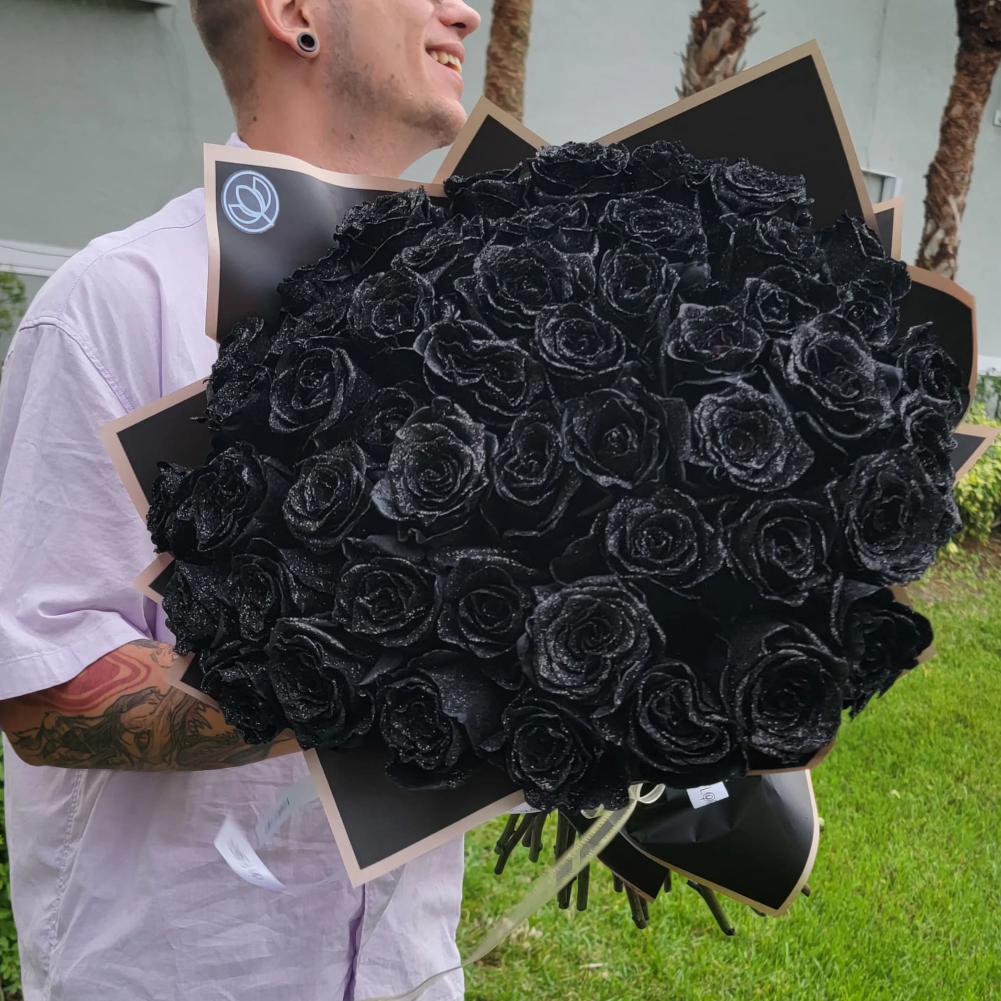 Extraordinary bouquet of black roses with black floral wrap
Standard - 48-50 roses
Deluxe