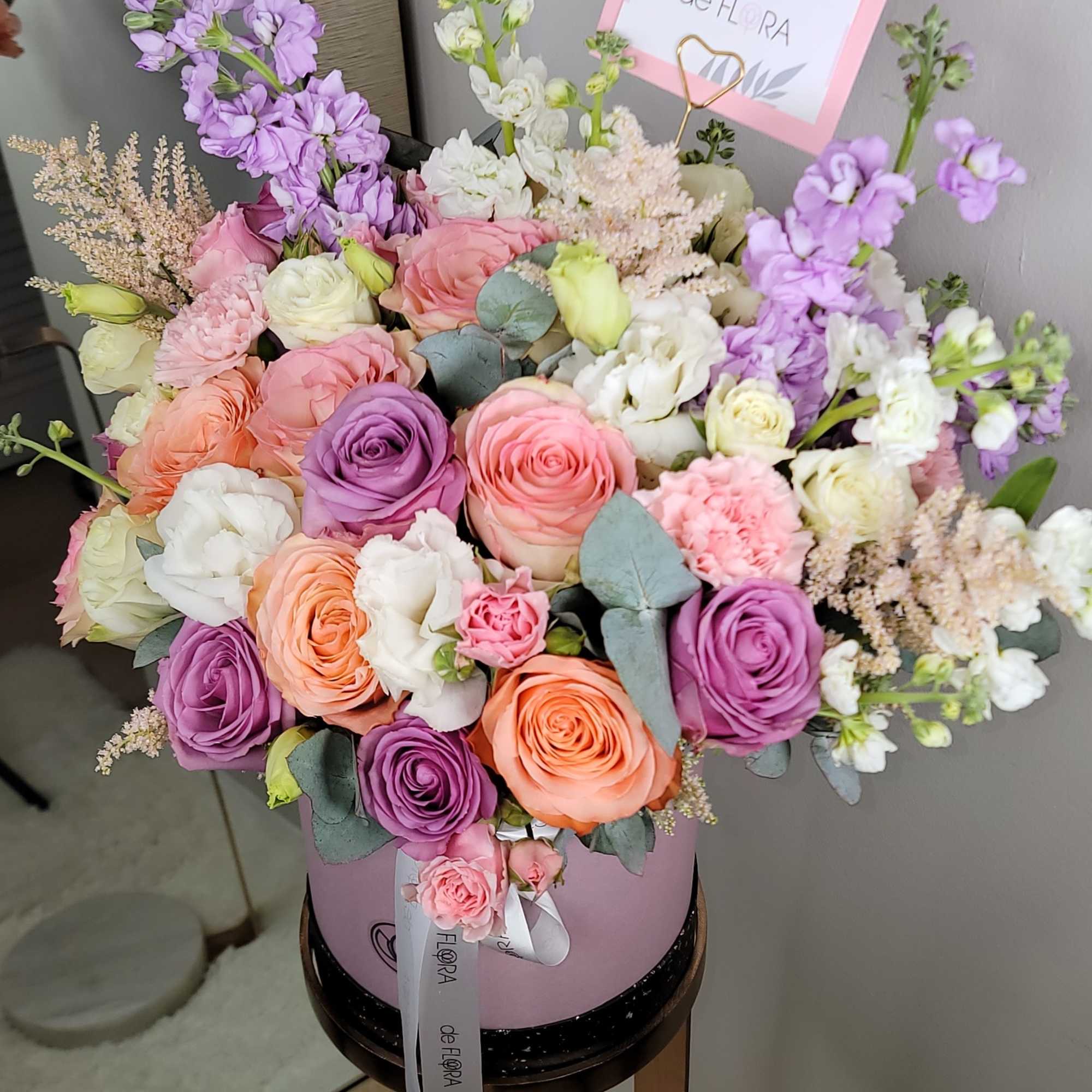 A mix of lavender roses, lisianthus, eucalyptus and garden roses.
Large size box A mix of lavender roses, lisianthus, eucalyptus and garden roses.
Large size box