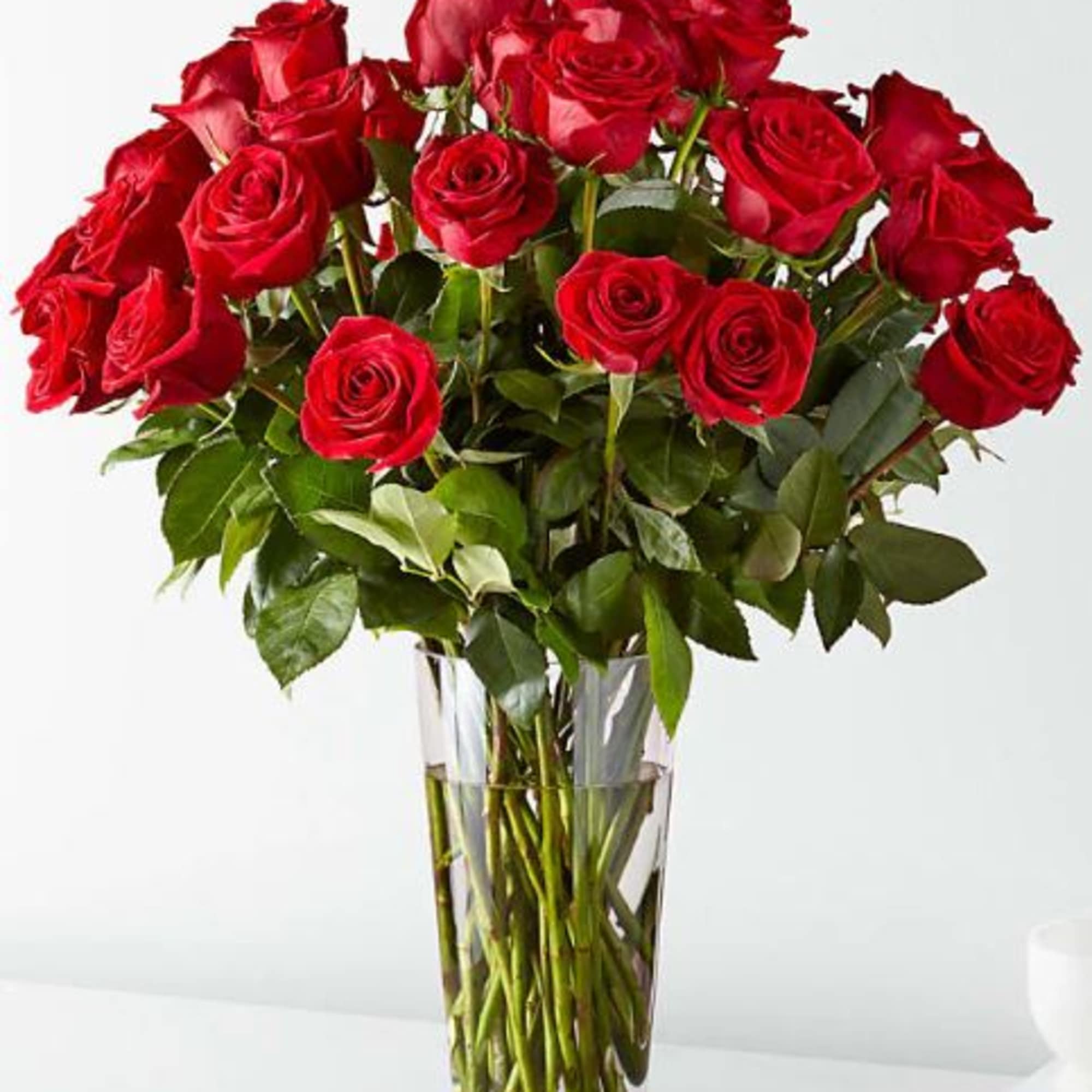 These dozen red roses are the classic romantic gift! Perfect for Valentine&#039;s