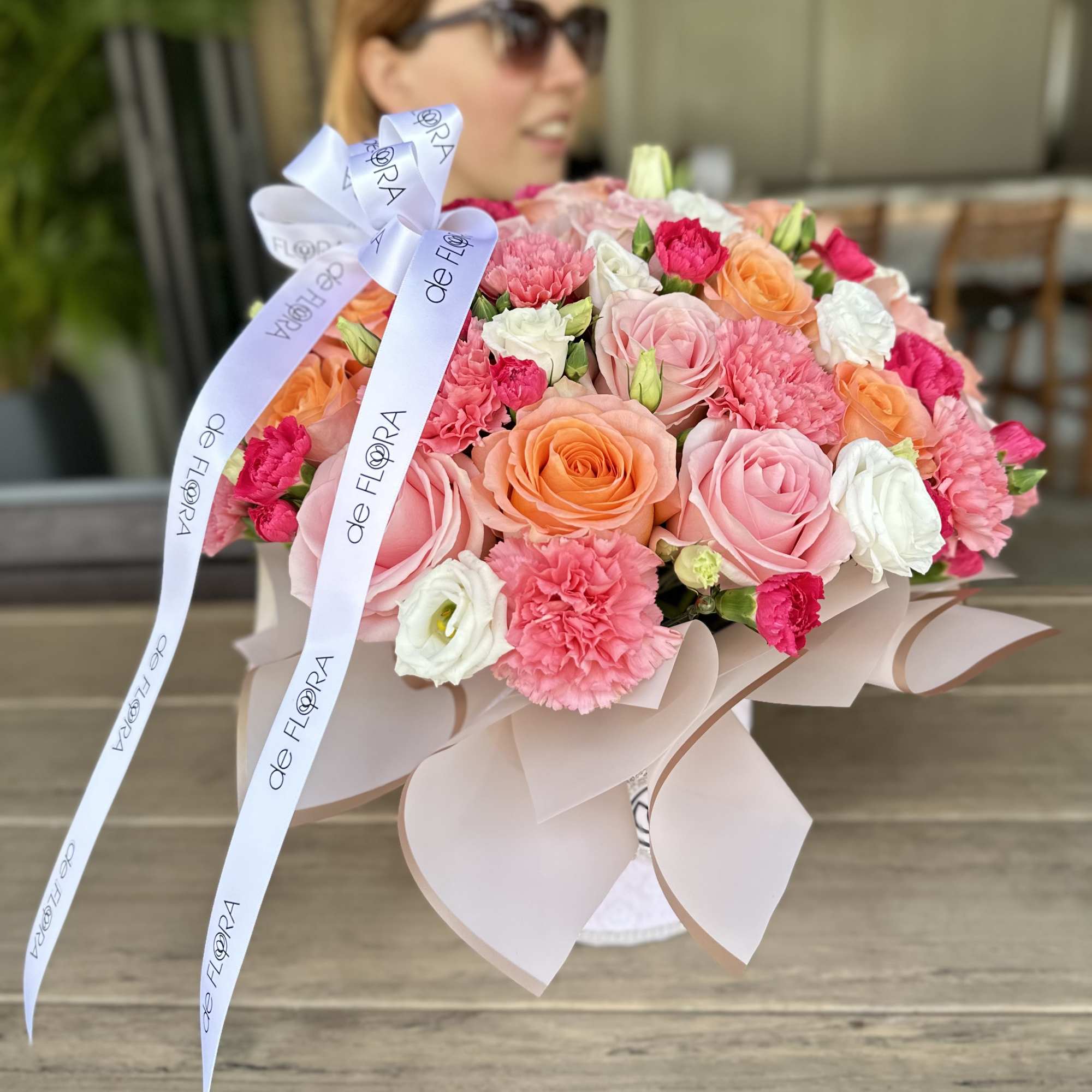 Mix of roses, carnations, eustoma and other pretty flowers.
Small size box (height Mix of roses, carnations, eustoma and other pretty flowers.
Small size box (height