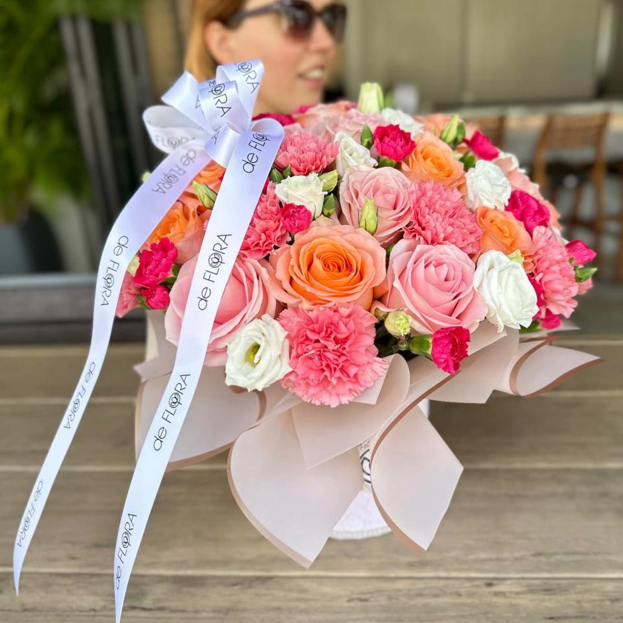 Mix of roses, carnations, eustoma and other pretty flowers.
Small size box (height Mix of roses, carnations, eustoma and other pretty flowers.
Small size box (height