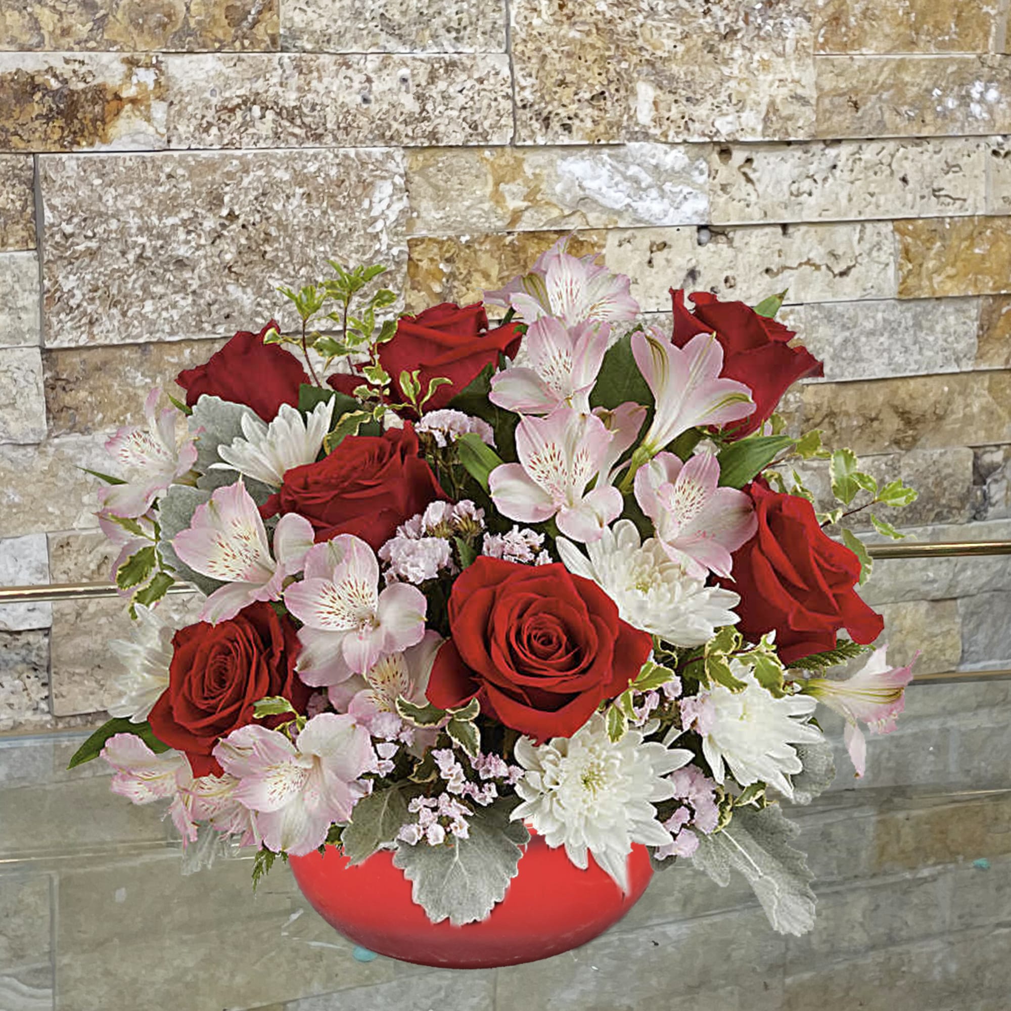Light up your Valentine&#039;s Day with this romantic bouquet displayed in a