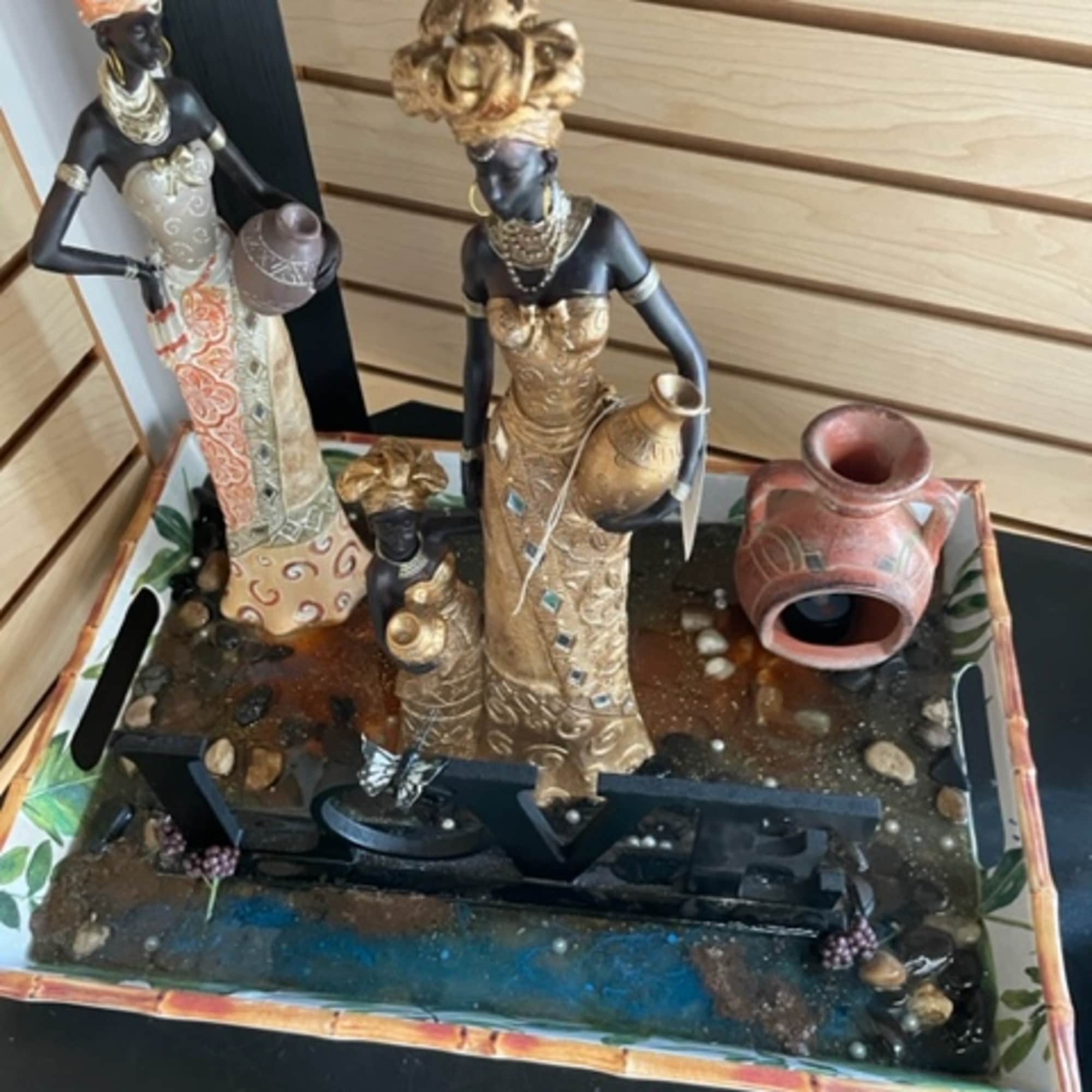 The Villagers Love tray with figurines The Villagers Love tray with figurines