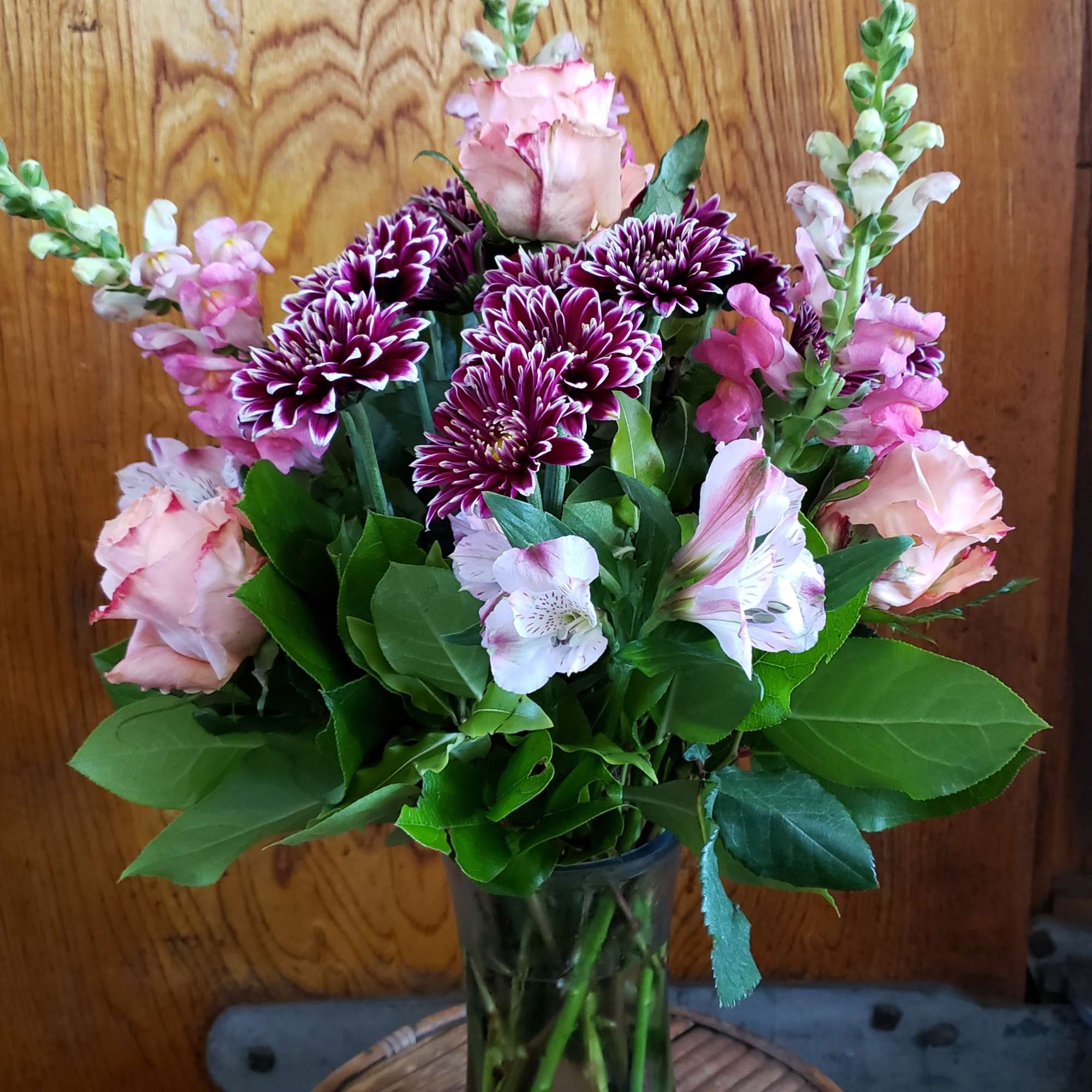 One out our best sellers, this vase will bring a burst of