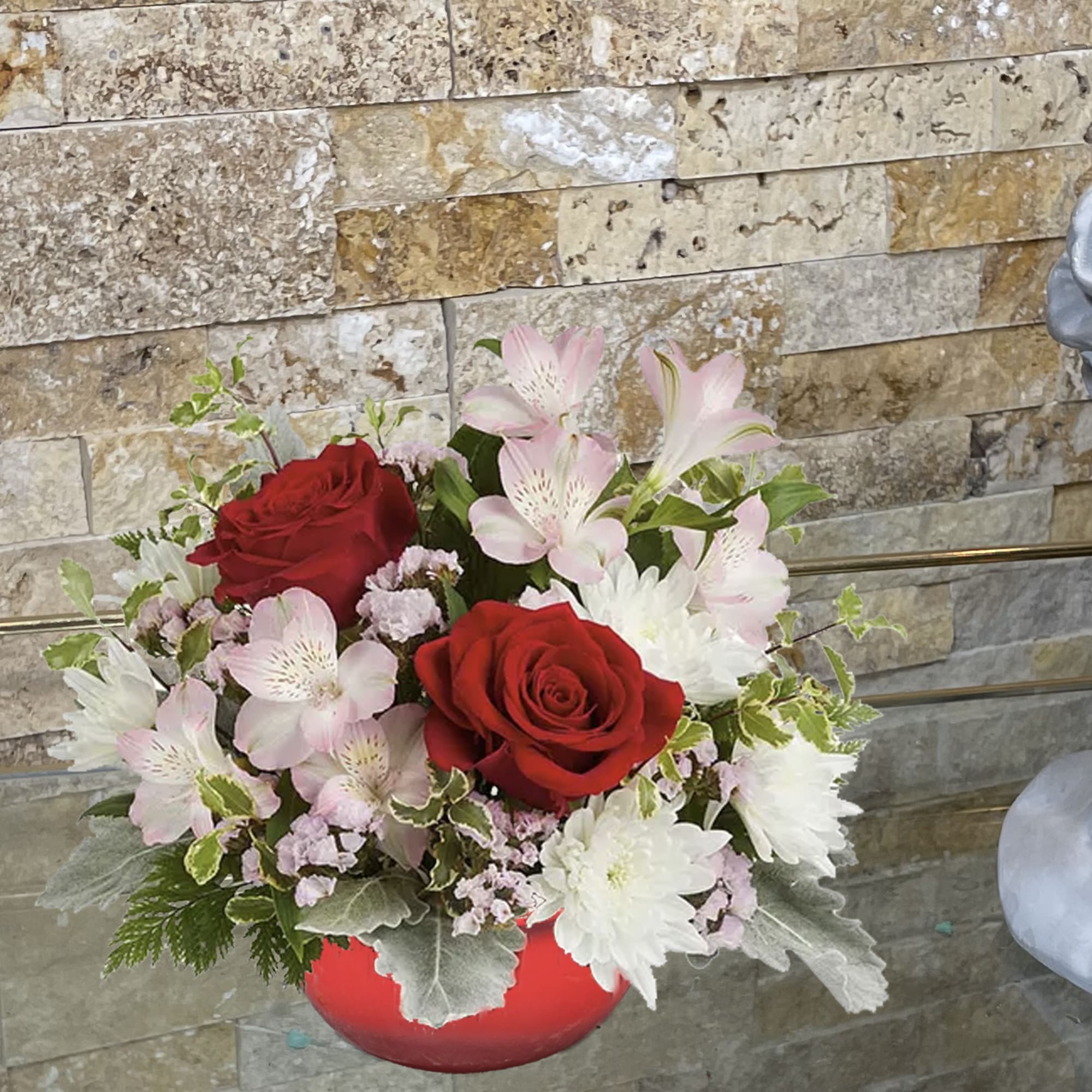 Light up your Valentine's Day with this romantic bouquet displayed in a Light up your Valentine's Day with this romantic bouquet displayed in a