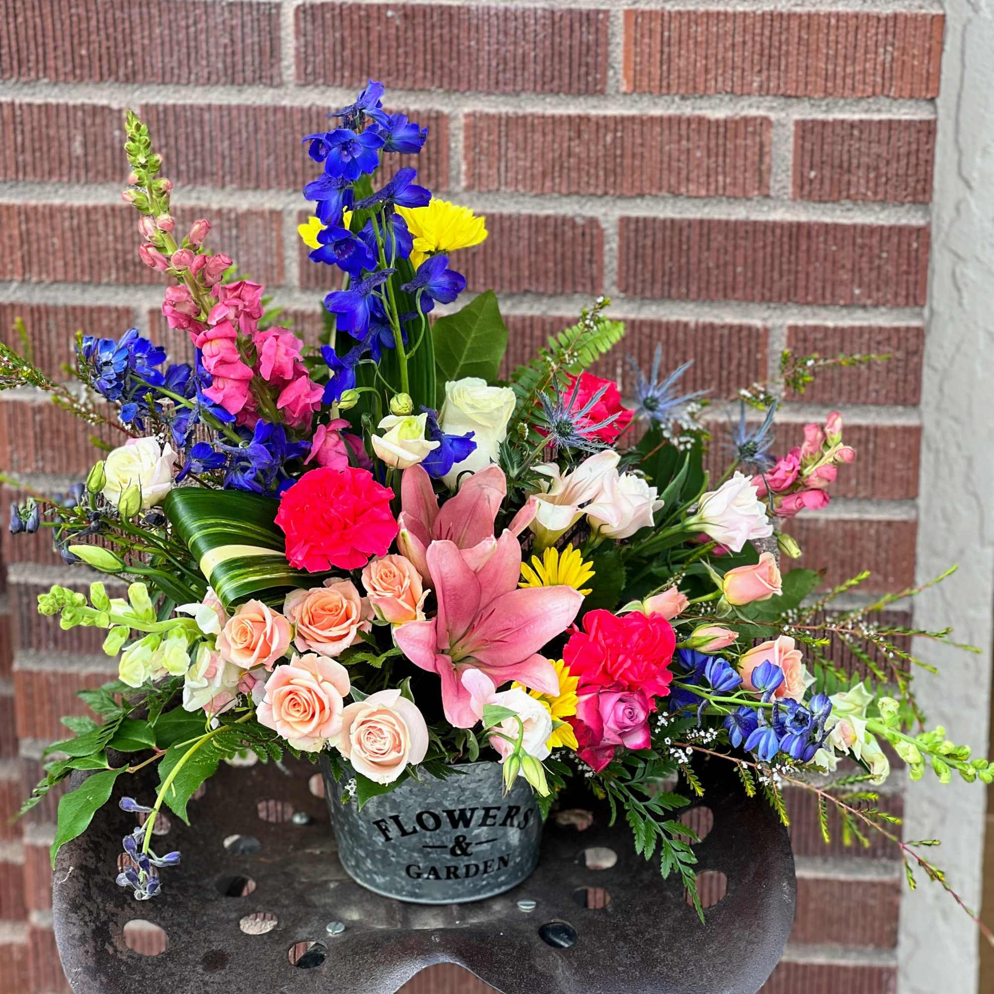 Arriving in a Flower & Garden decorative tin,this European style piece was Arriving in a Flower & Garden decorative tin,this European style piece was