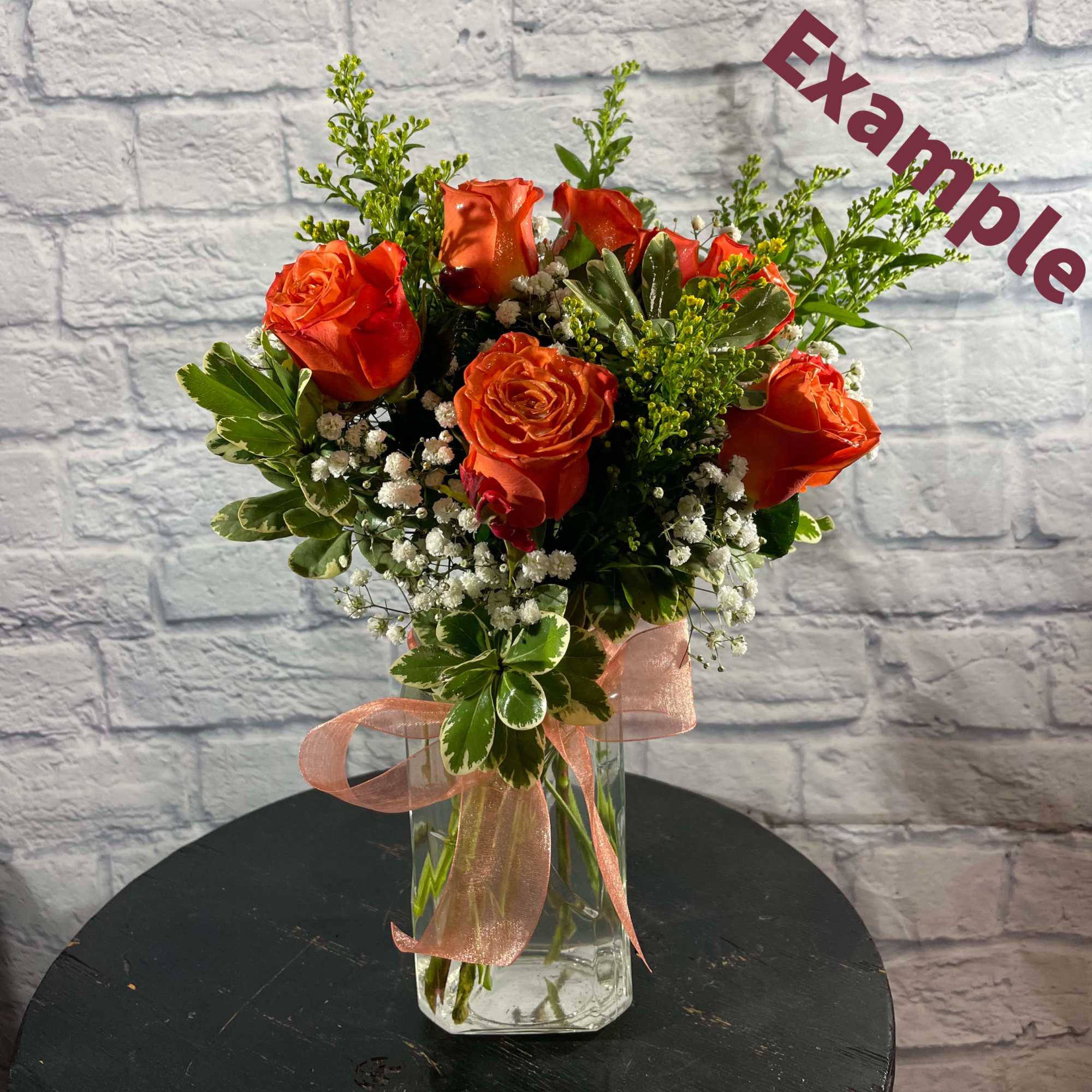 We&#039;ll put 6 roses in a vase with assorted fillers and greenery.
Specify