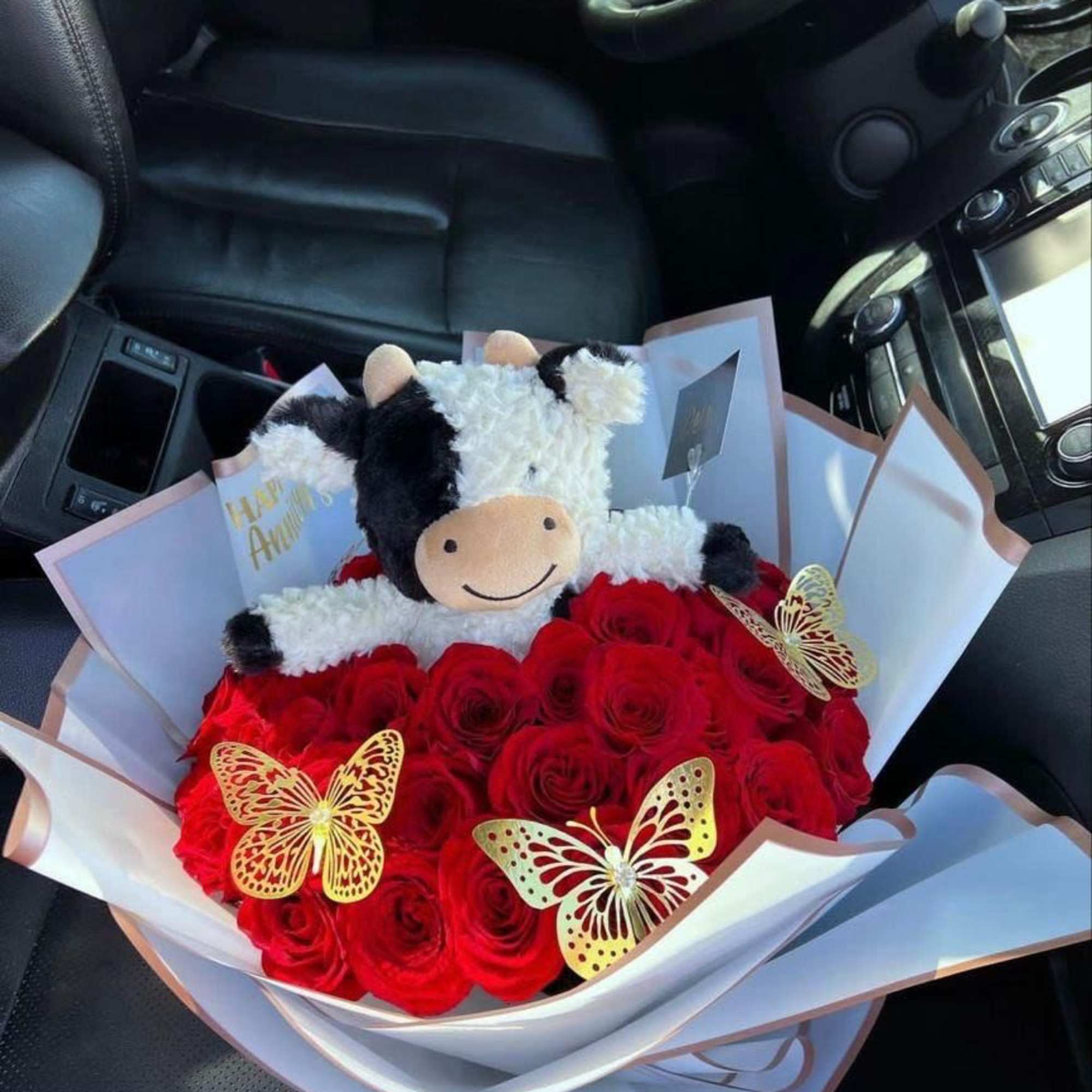 buchones elaborado con rosas de diferentes colores y vaquitas de peluche