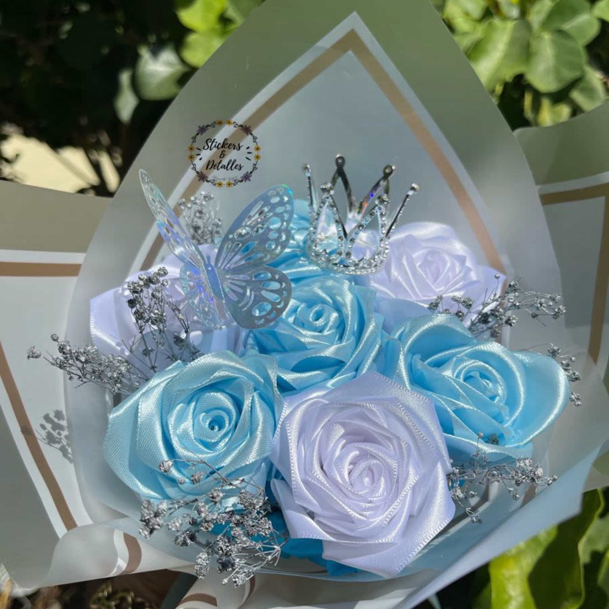 arreglos elaborados con roass de cintas saten