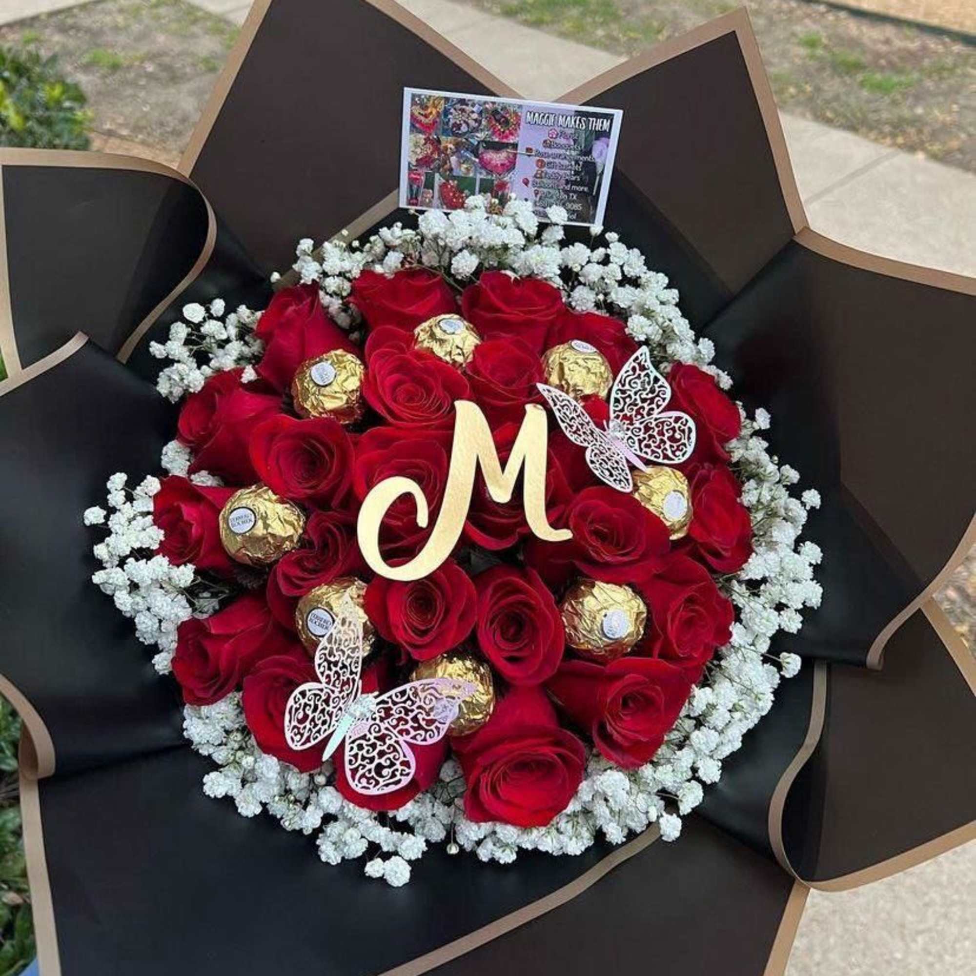 buchon elaborado con accesorios 30 rosas mariposas inicial 