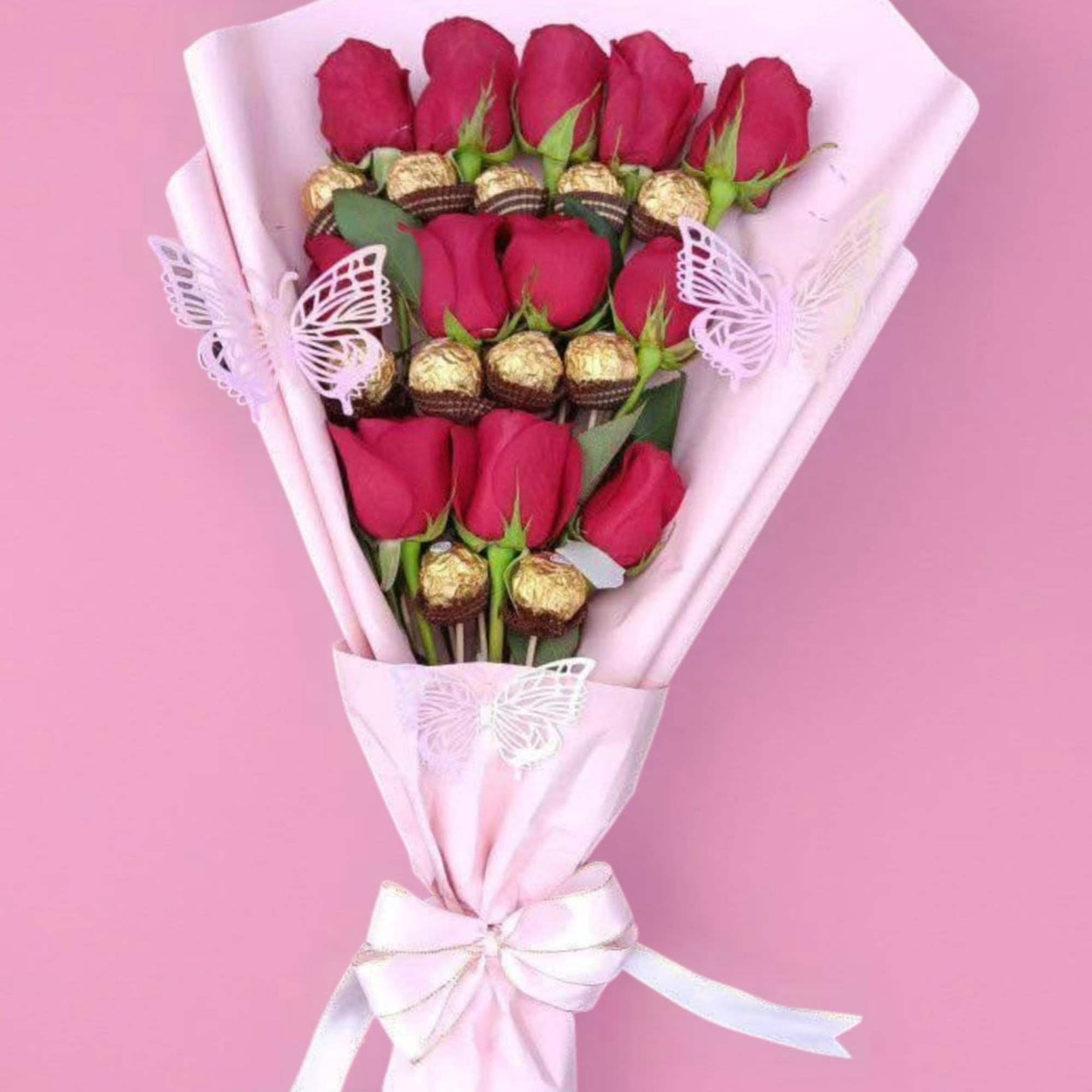 detalle elaborado en rosas y chocolates