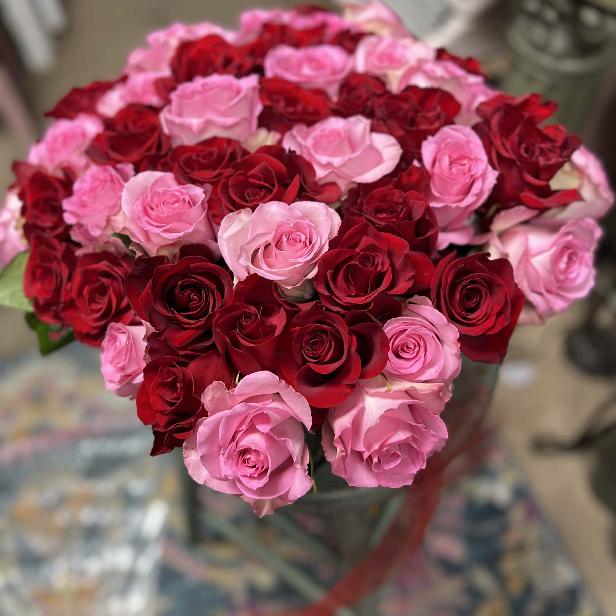 24 Red &amp; Pink Mix of Premium Roses in Large Box with