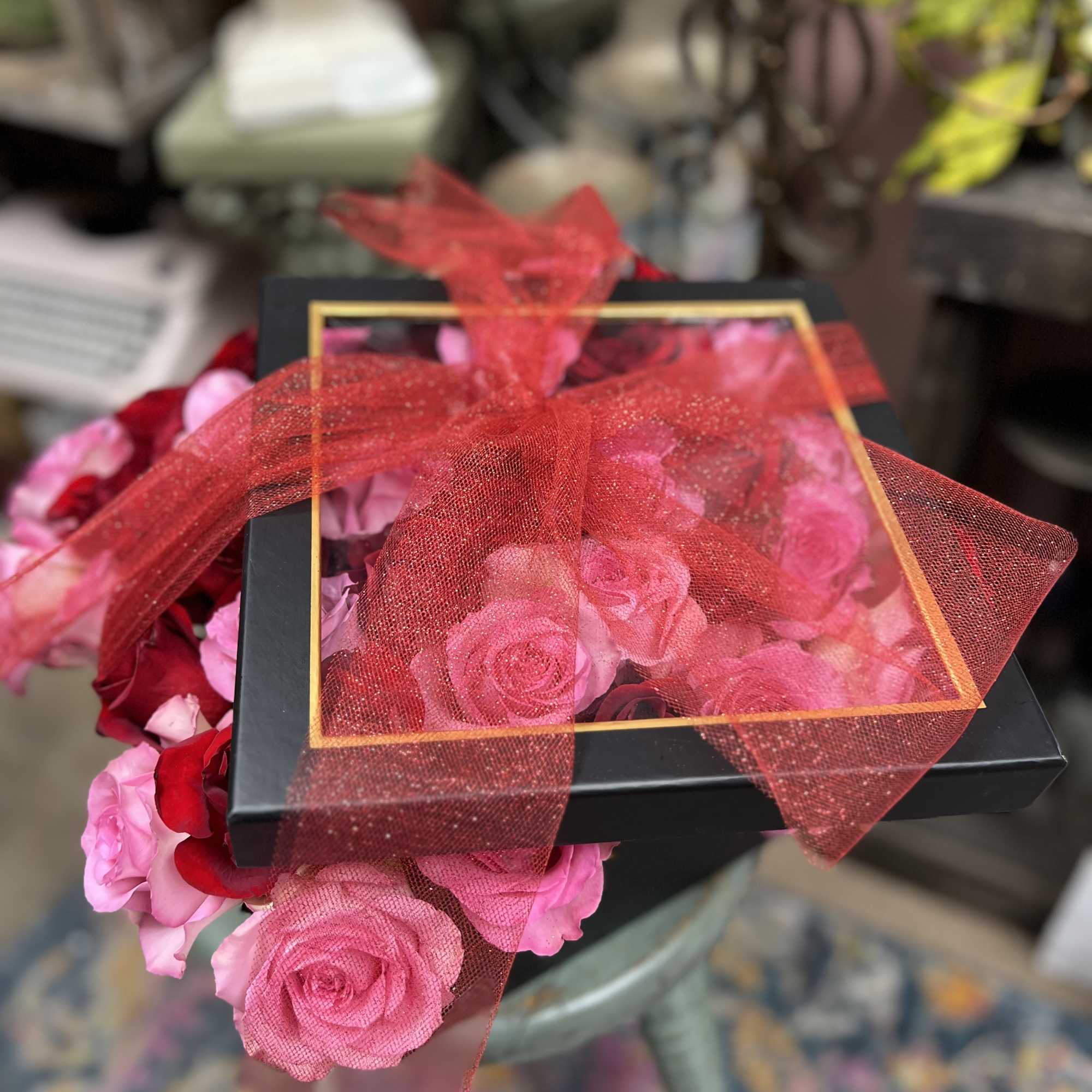 24 Red &amp; Pink Mix of Premium Roses in Large Box with