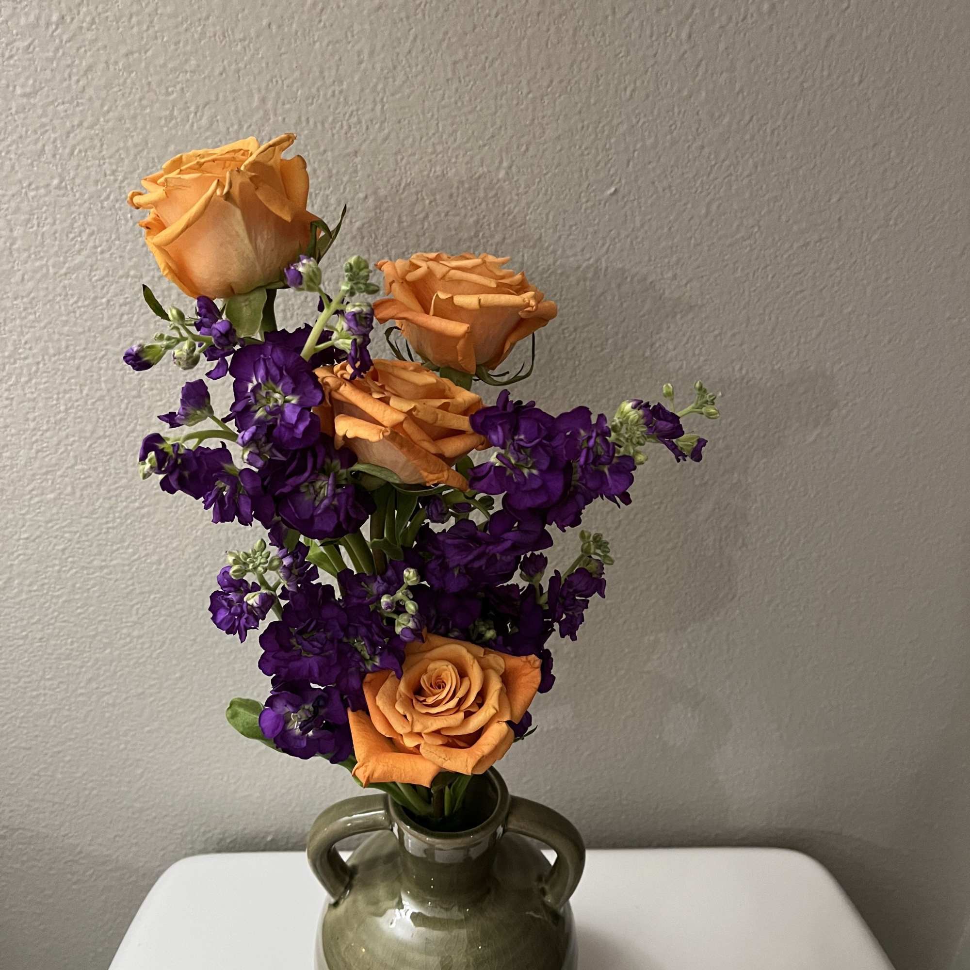 This bouquet symbolizes grace, sophistication, romance, and harmony. The bouquet can be