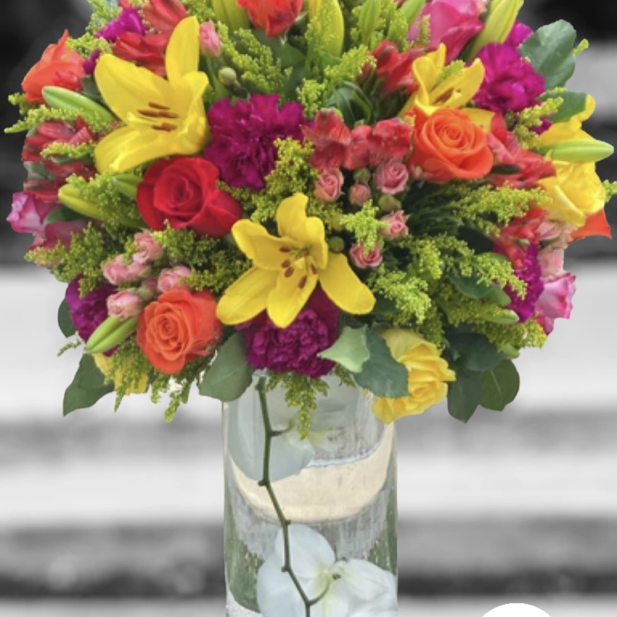 The most stunning arrangement!
Luxury arrangements with real and fresh roses, make this