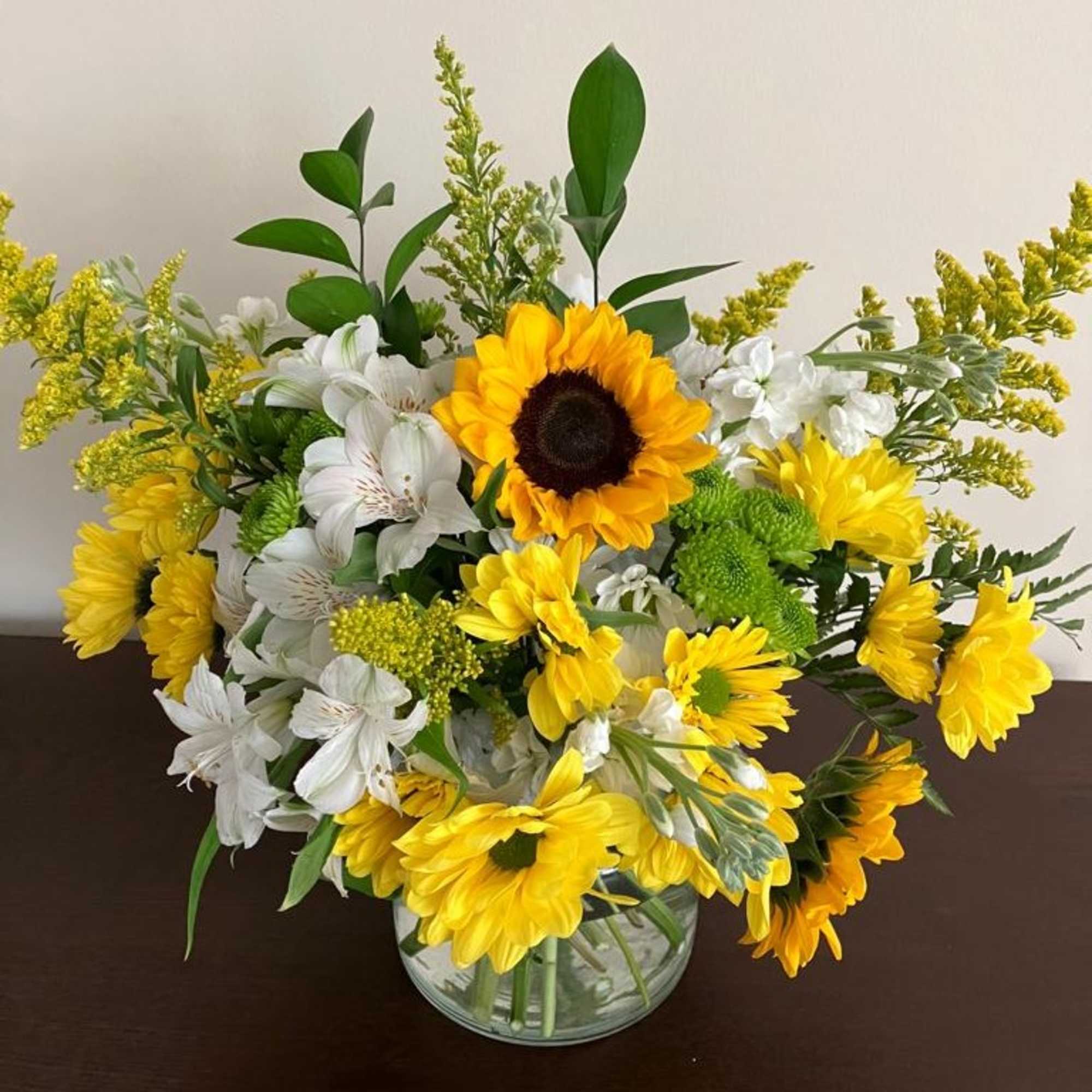 Give a dose of sunshine in bloom. This stunning bouquet is teeming