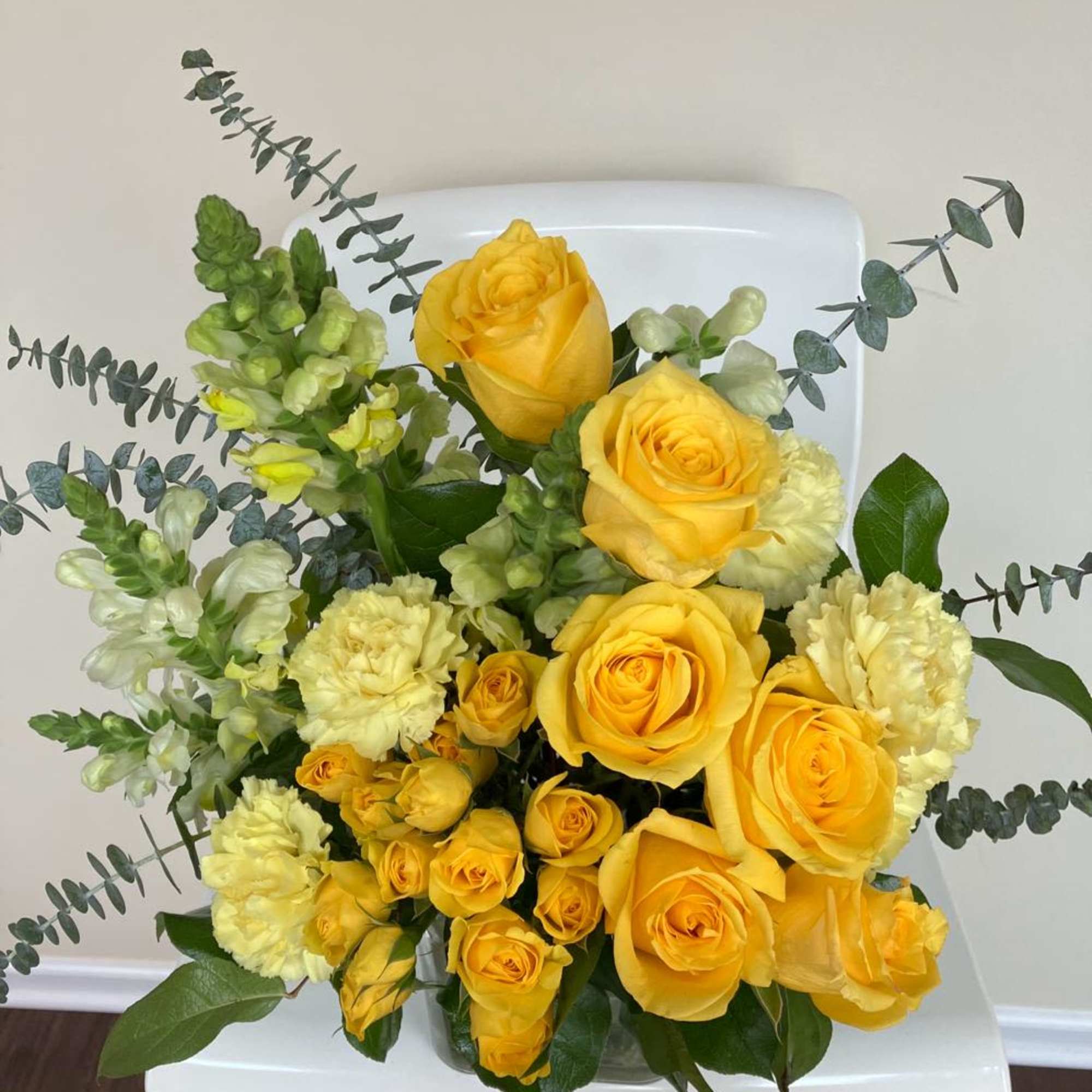 Fresh flower arrangement along fine foliage.
Glass Pot.
Place your Order Online Monday to