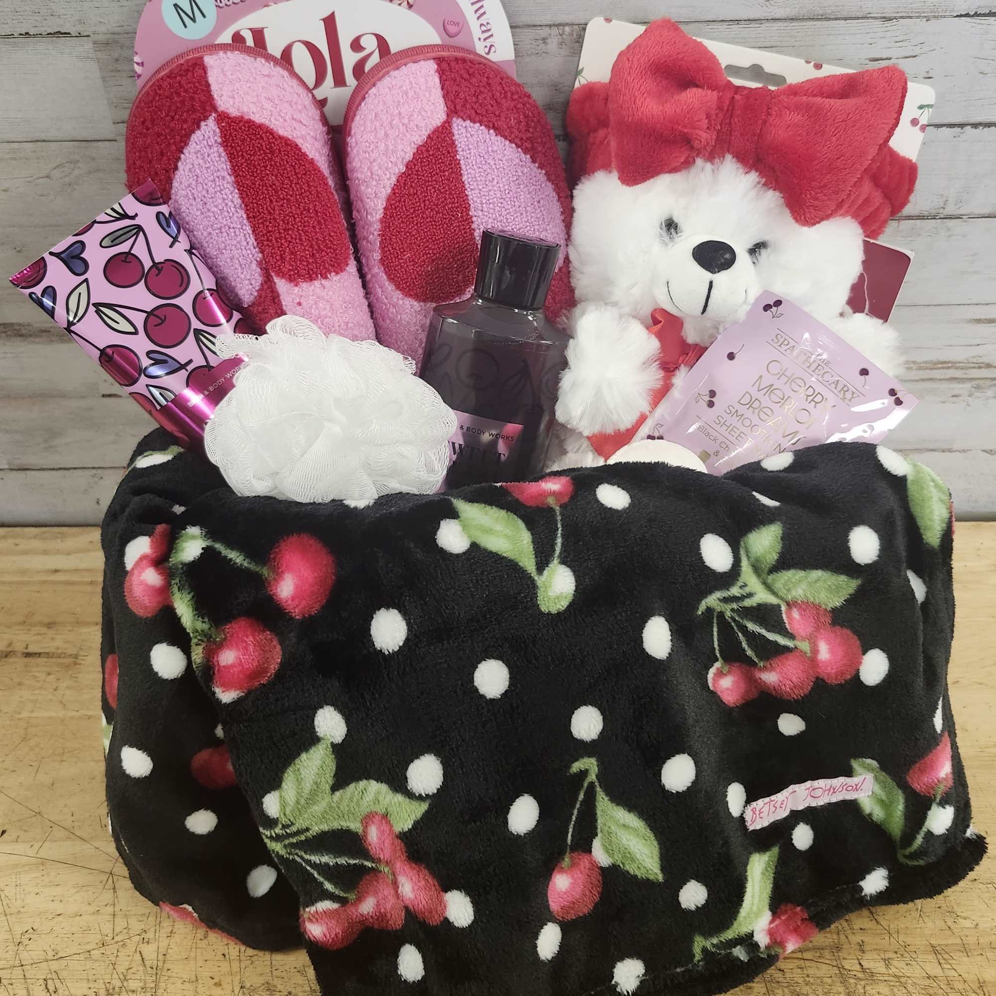 These baskets are one of a kind. Please call to order 504-341-4305.

Put
