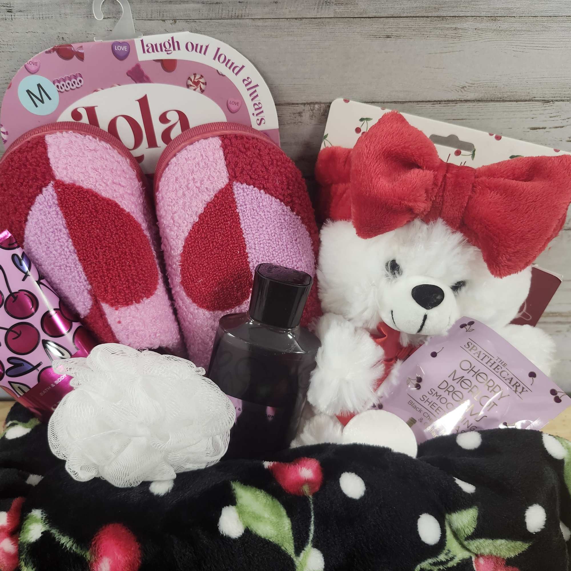 These baskets are one of a kind. Please call to order 504-341-4305.

Put