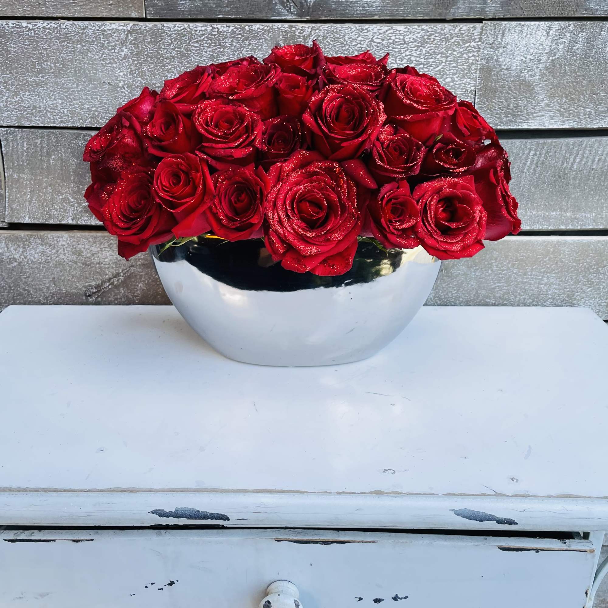 Glitter, red roses, clean silver container, perfection. Glitter, red roses, clean silver container, perfection.
